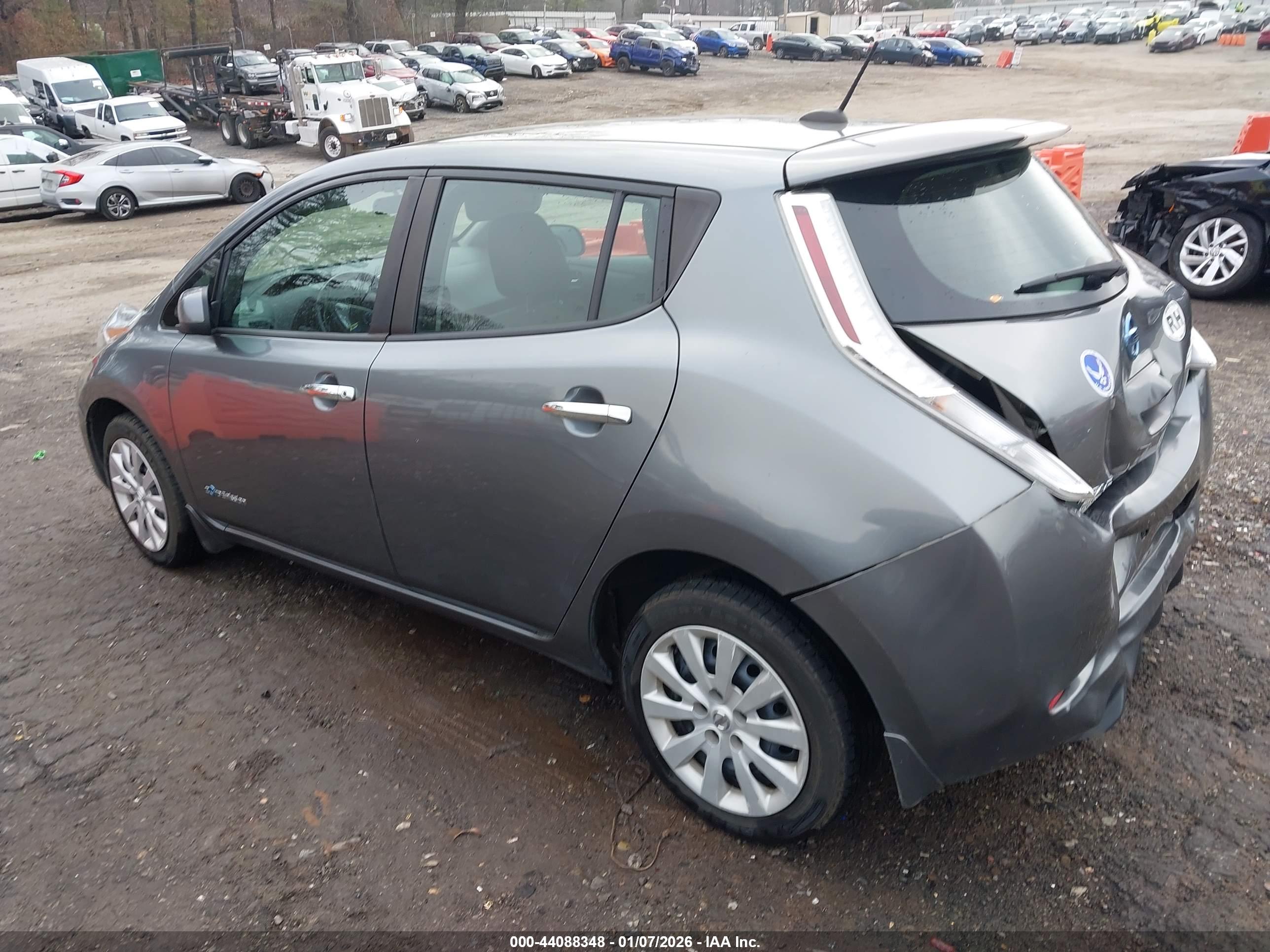 NISSAN LEAF image 3
