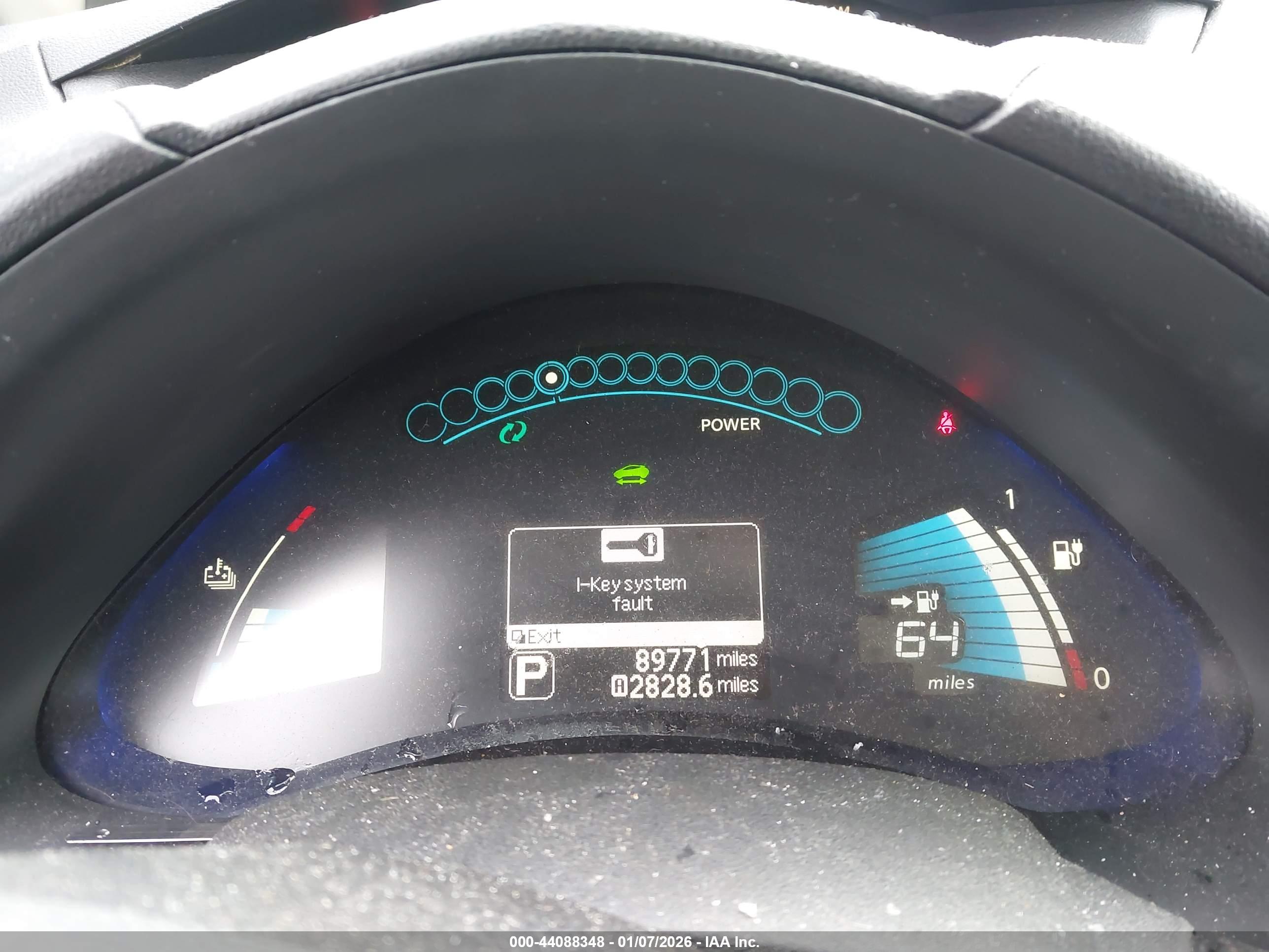 NISSAN LEAF image 7