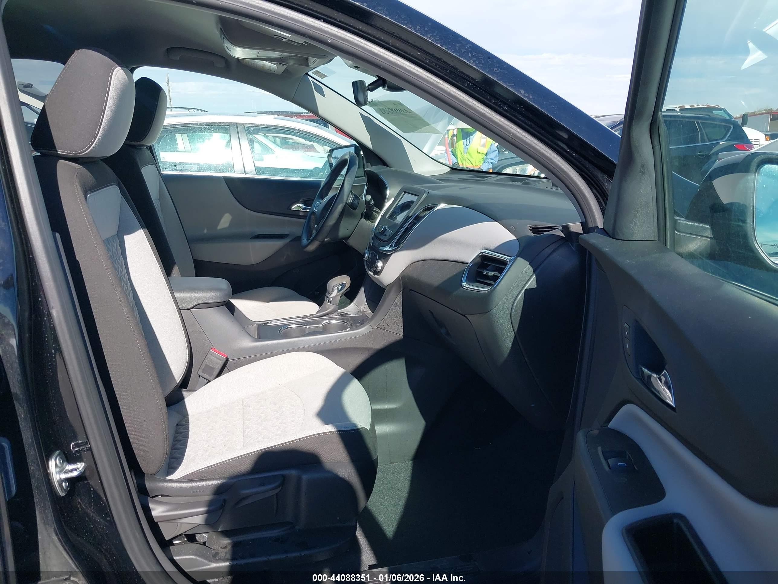CHEVROLET EQUINOX image 5