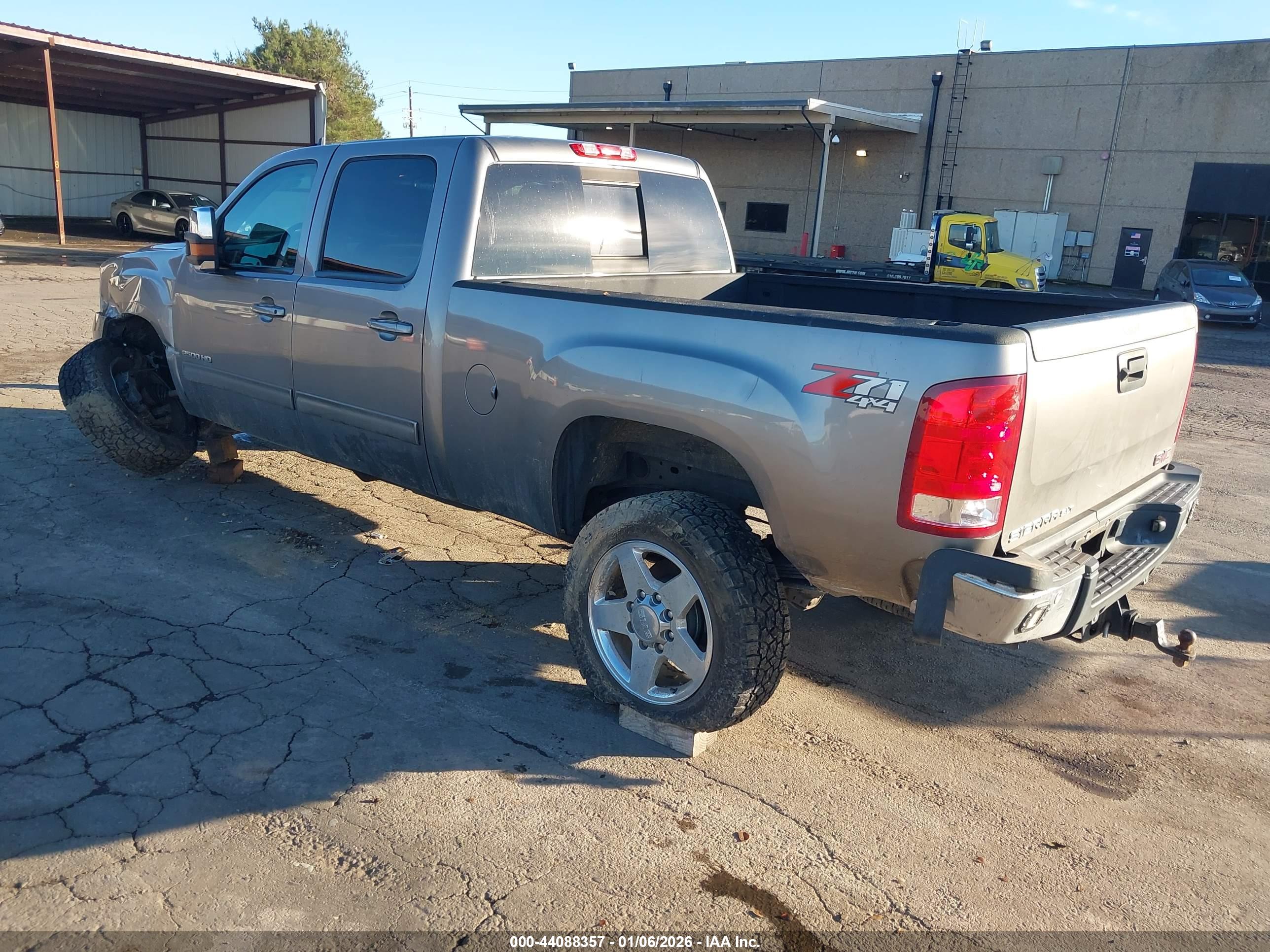 GMC SIERRA image 3