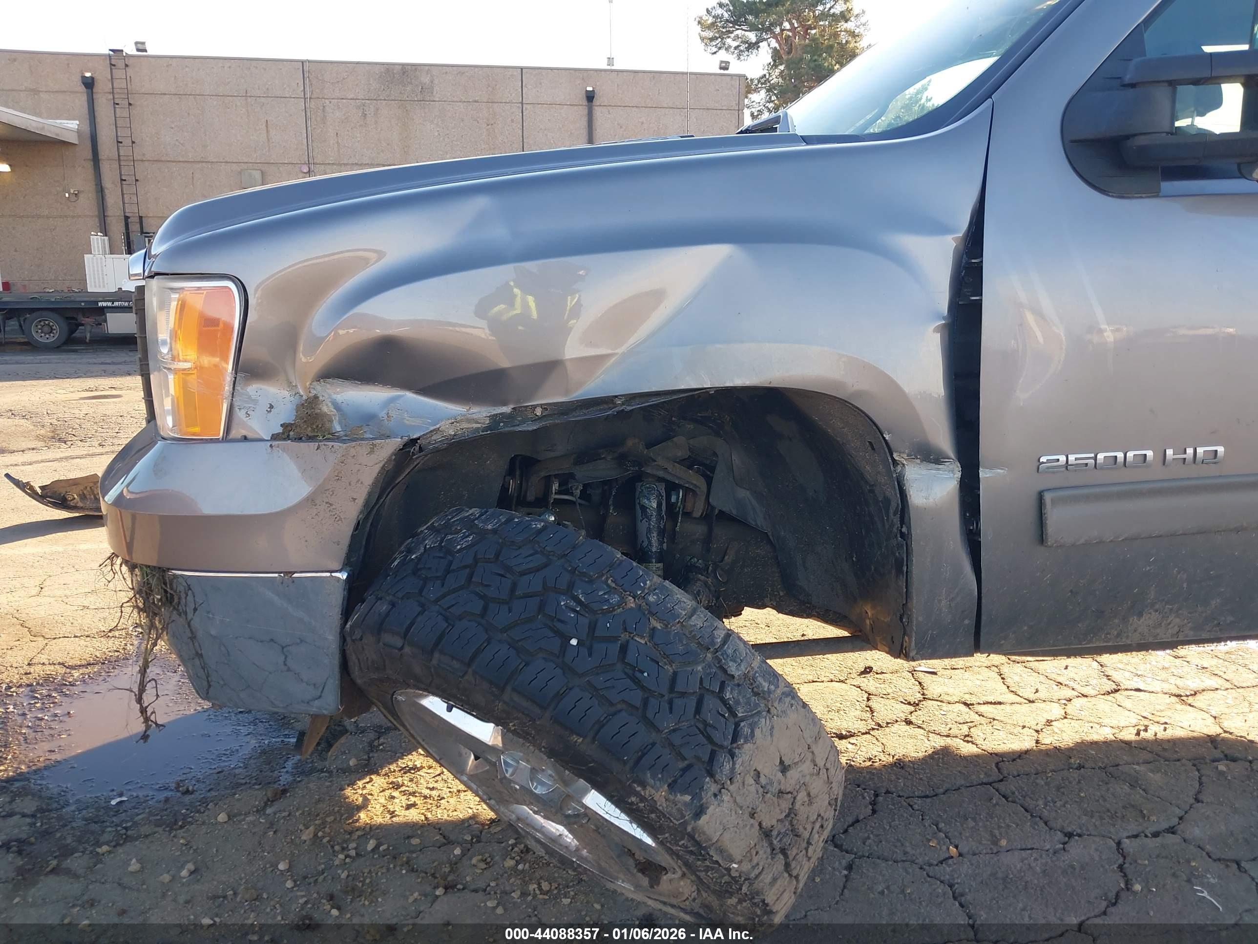 GMC SIERRA image 6