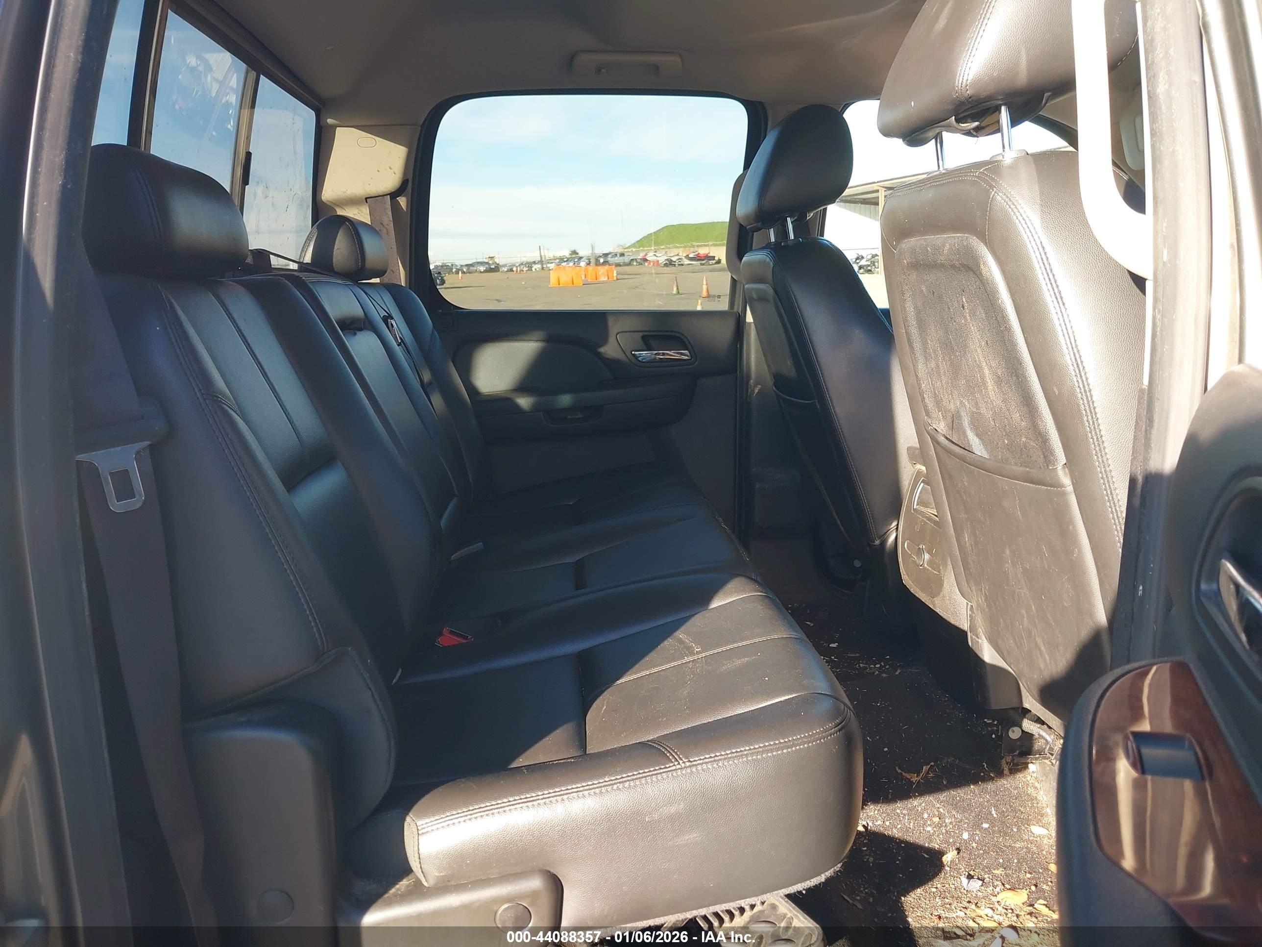 GMC SIERRA image 8