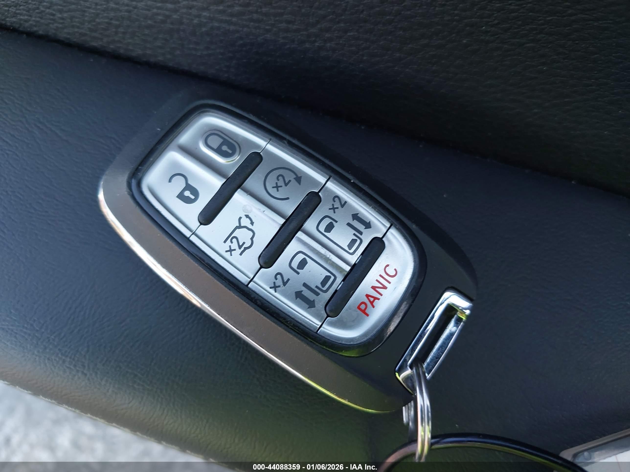 CHRYSLER PACIFICA image 11