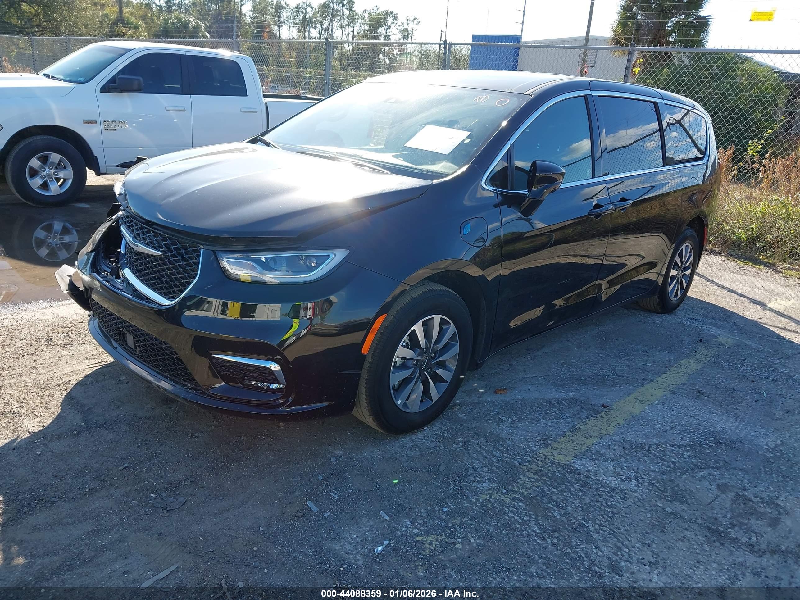 CHRYSLER PACIFICA image 2