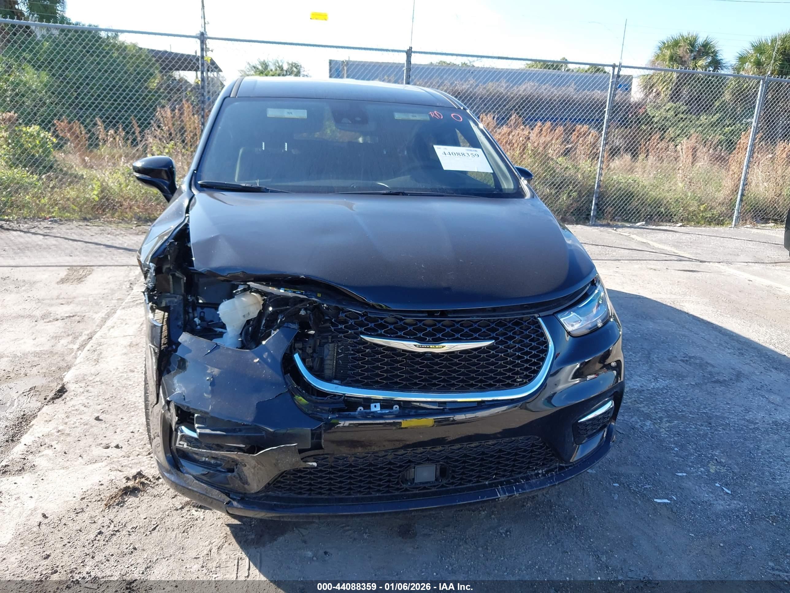 CHRYSLER PACIFICA image 6