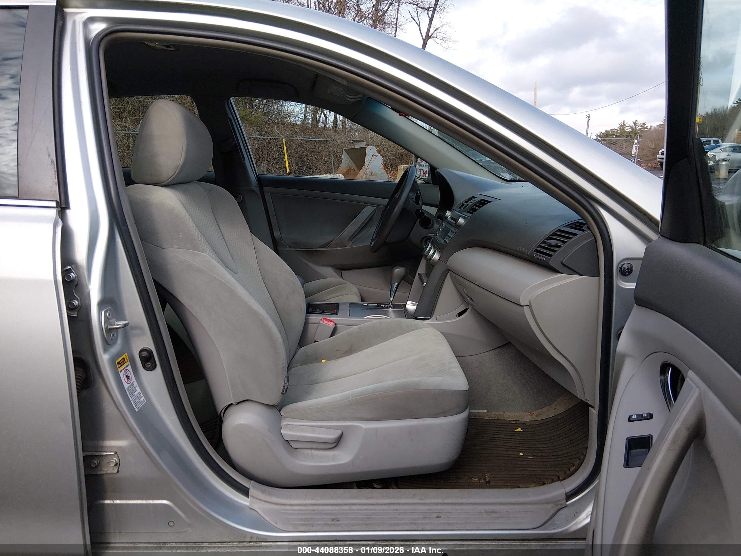 TOYOTA CAMRY image 5