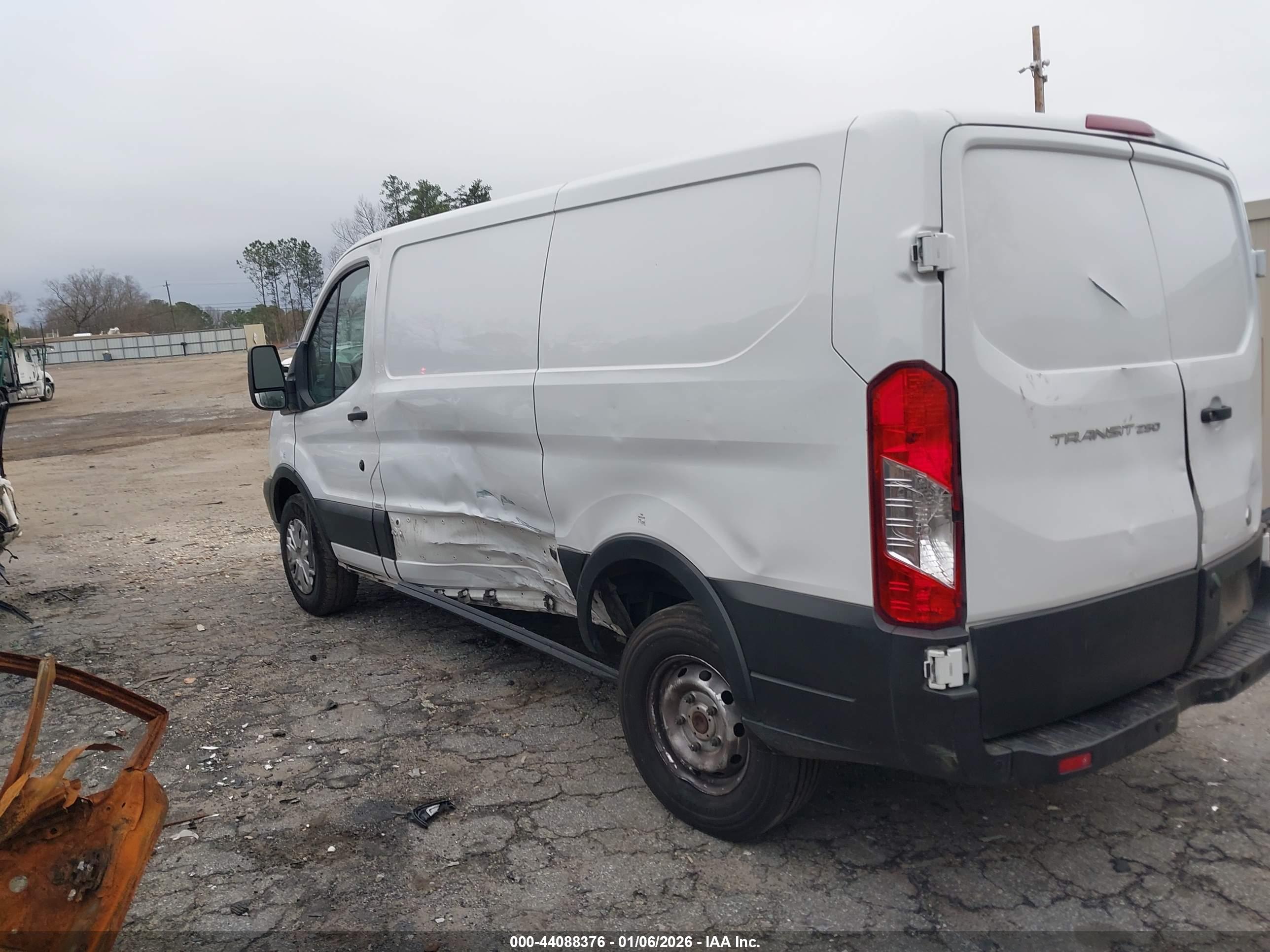 FORD TRANSIT-250 image 6