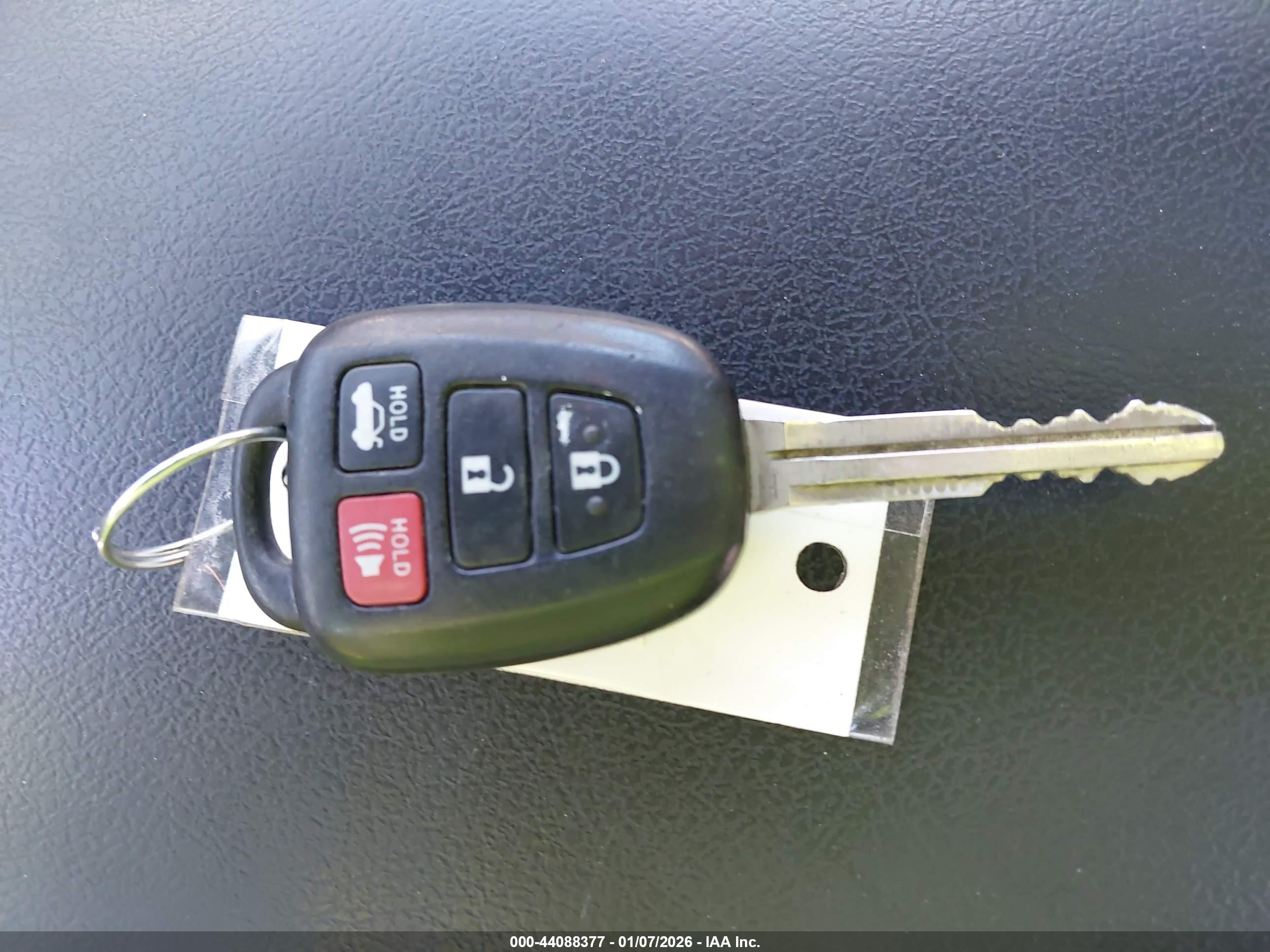 TOYOTA CAMRY image 11