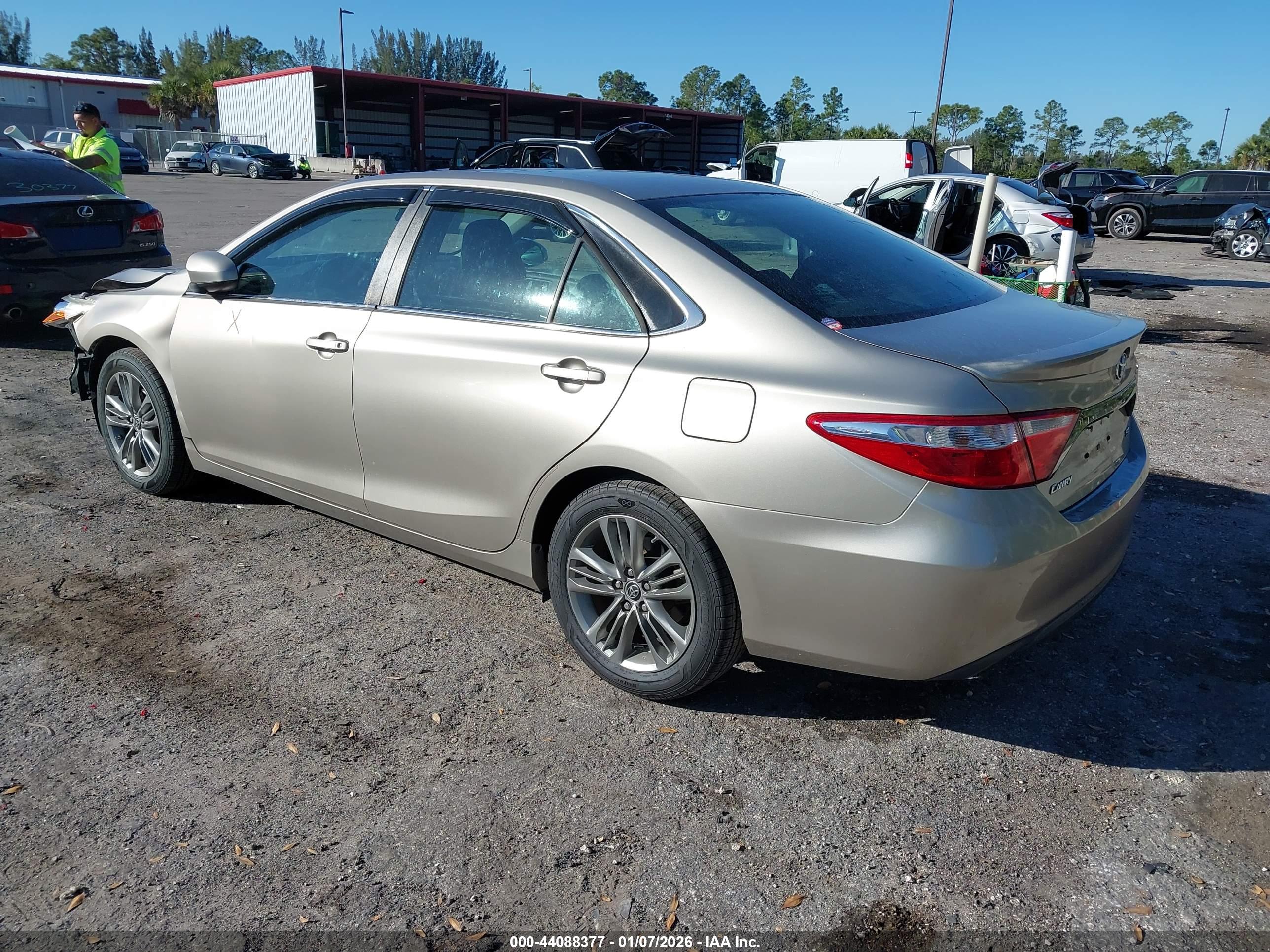 TOYOTA CAMRY image 3