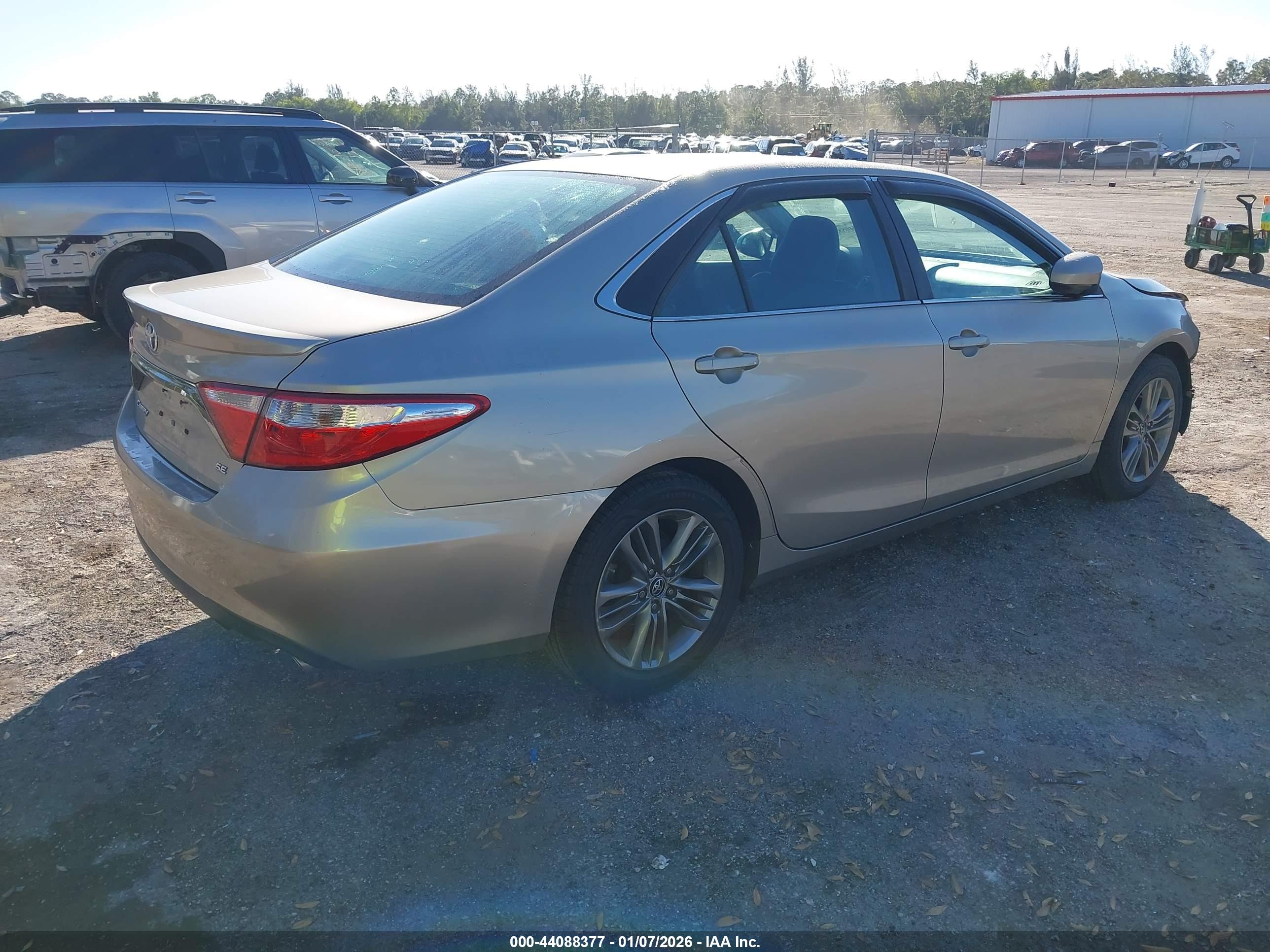 TOYOTA CAMRY image 4