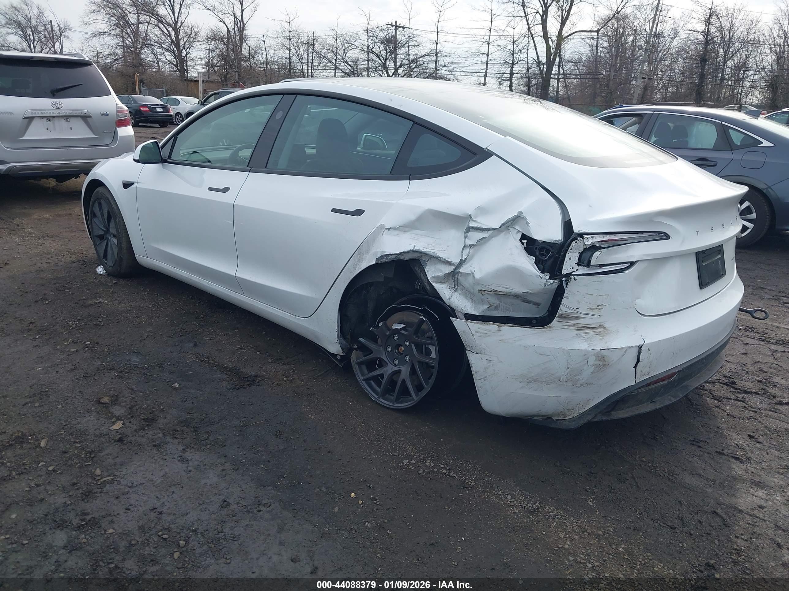 TESLA MODEL image 3