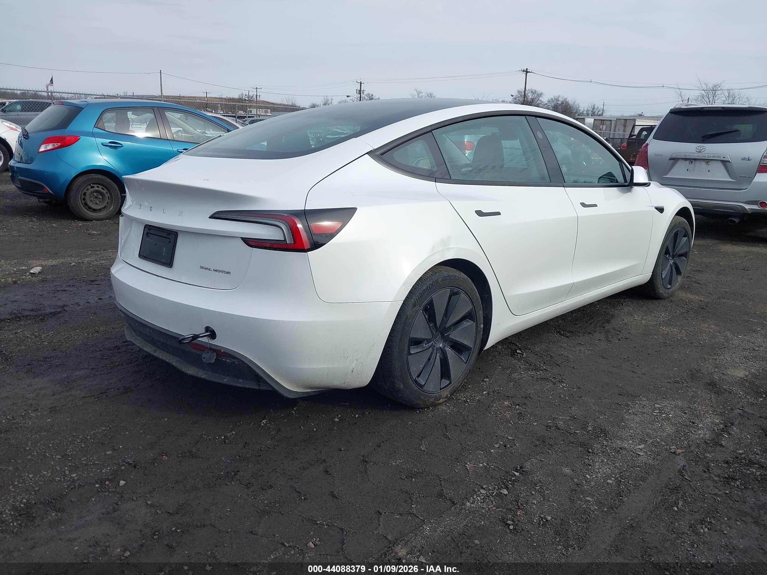 TESLA MODEL image 4