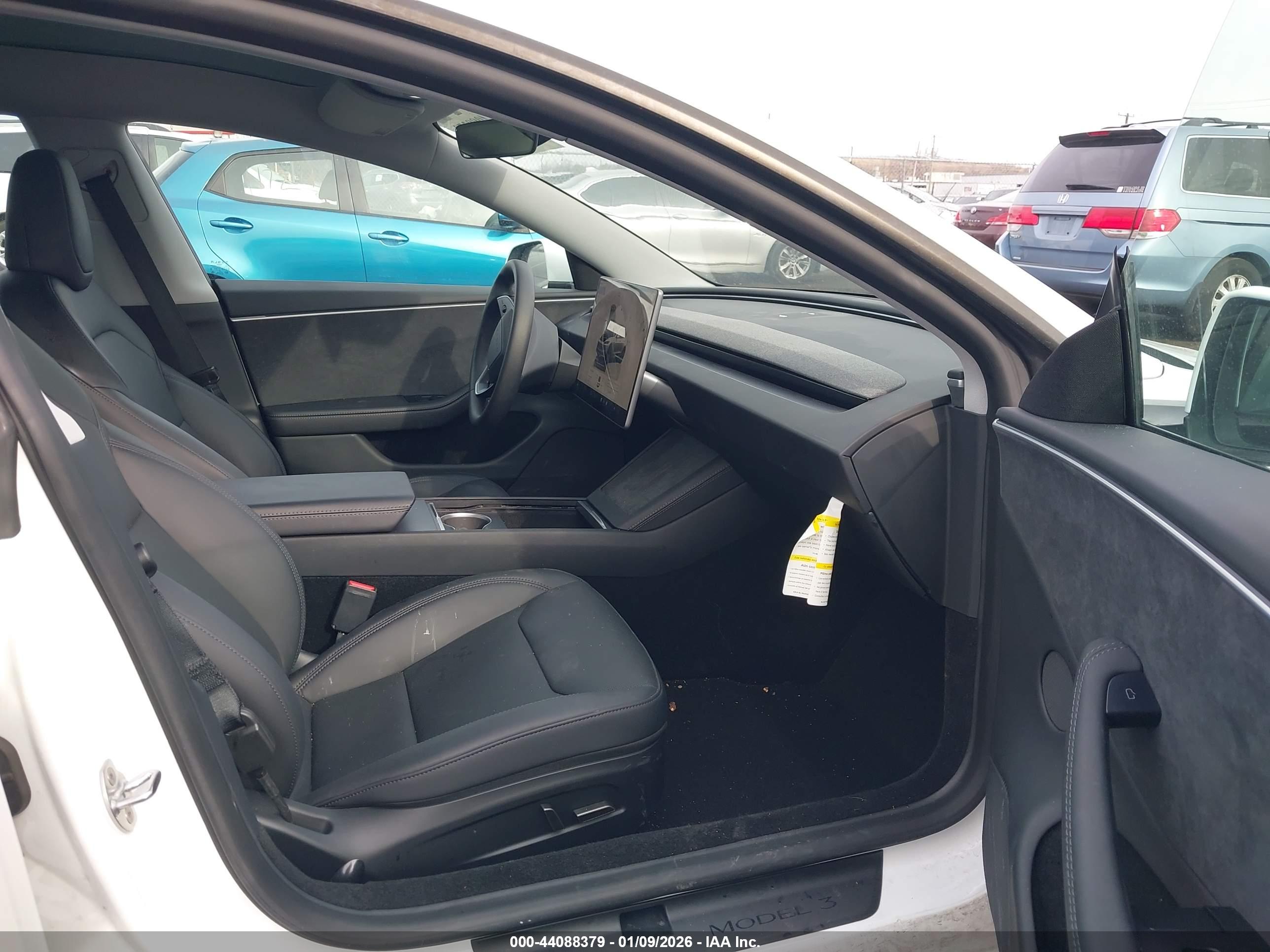 TESLA MODEL image 5