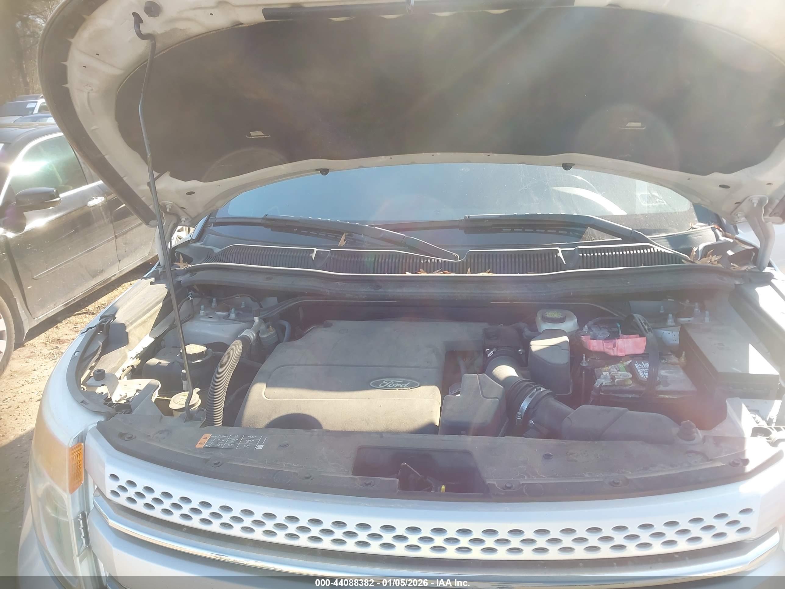FORD EXPLORER image 10