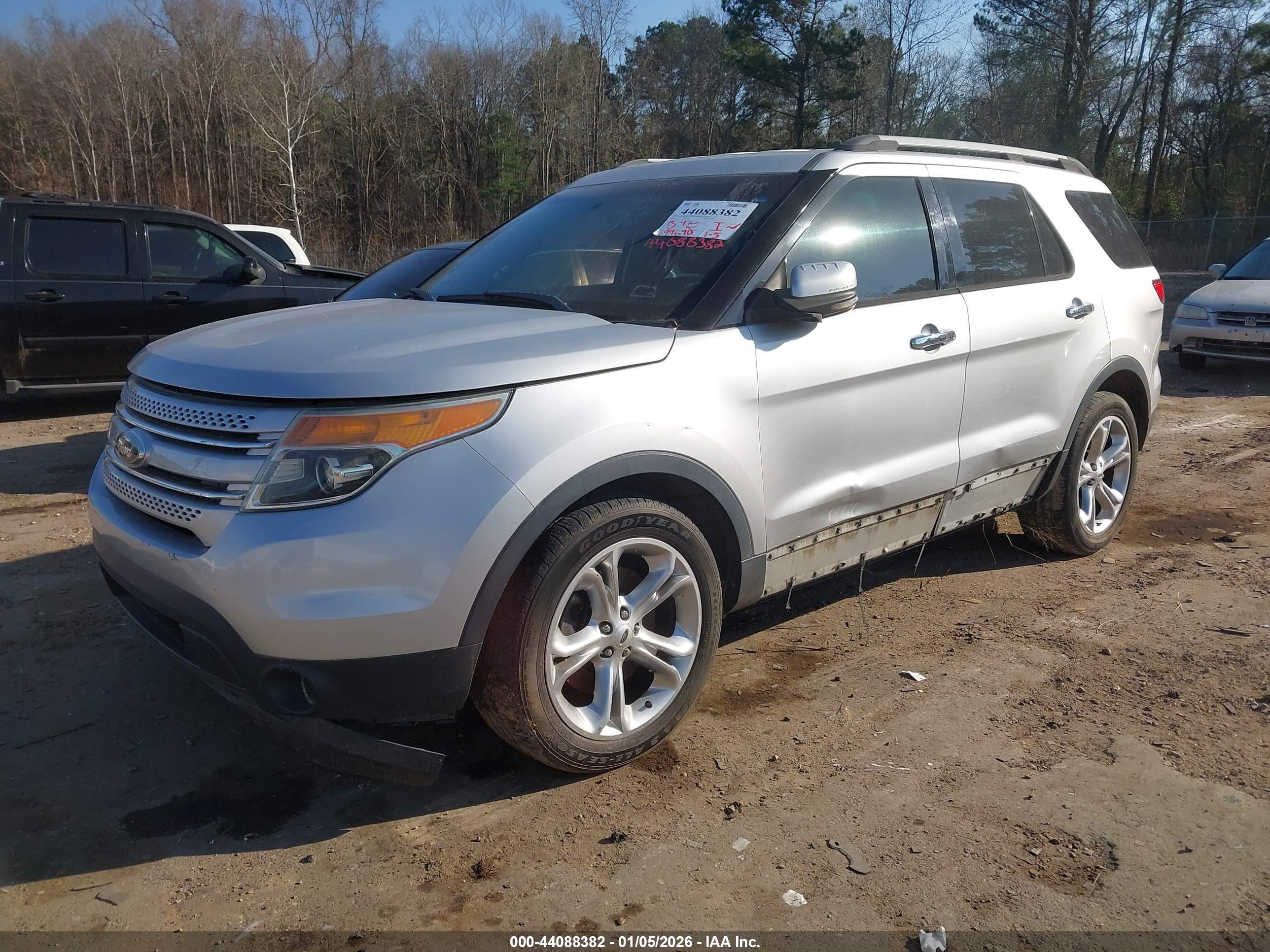 FORD EXPLORER image 2