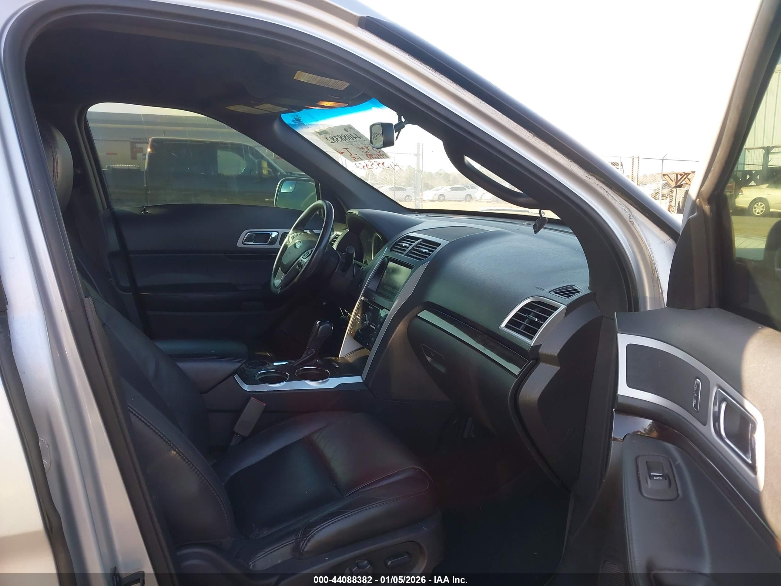 FORD EXPLORER image 5
