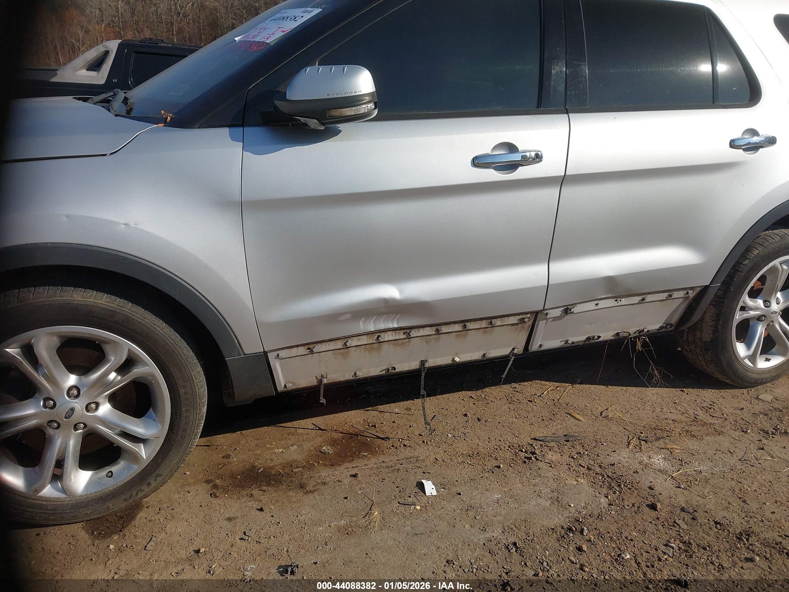 FORD EXPLORER image 6