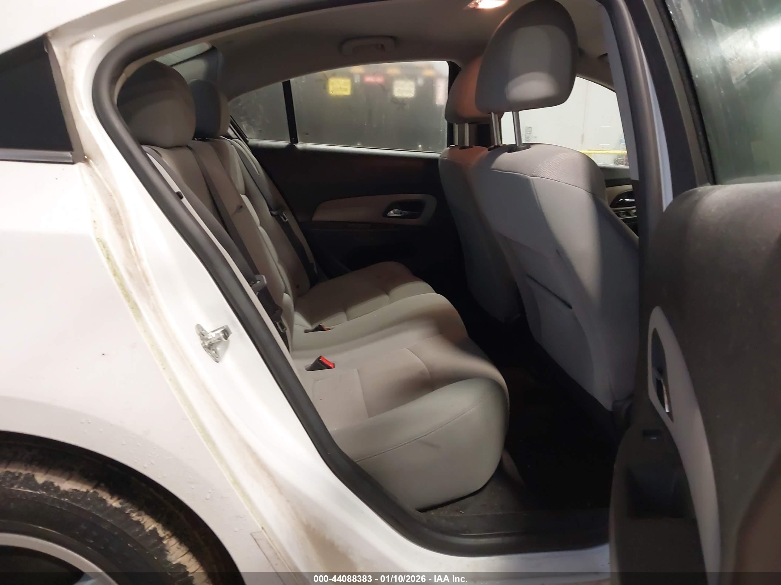 CHEVROLET CRUZE image 8