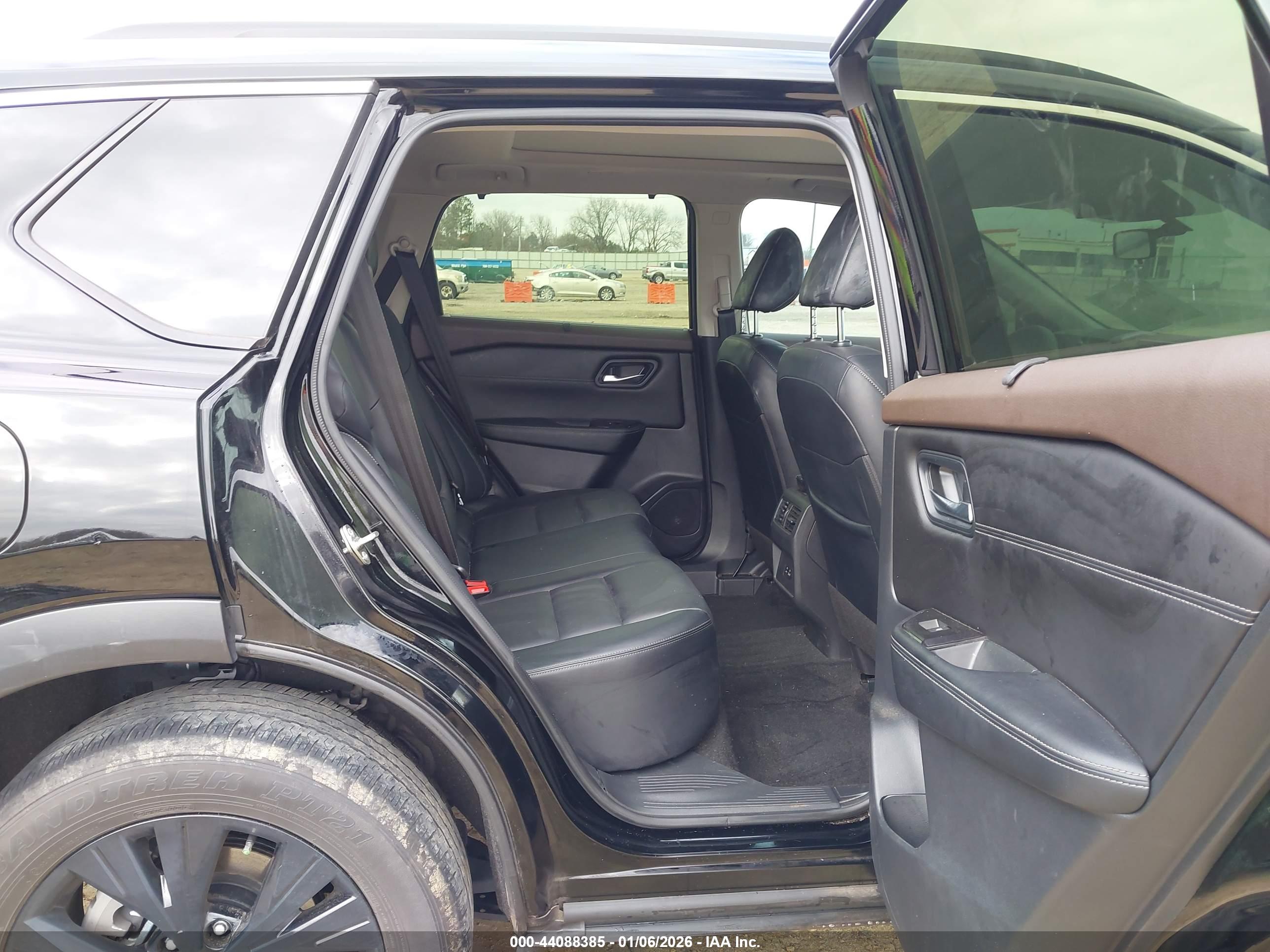 NISSAN ROGUE image 8