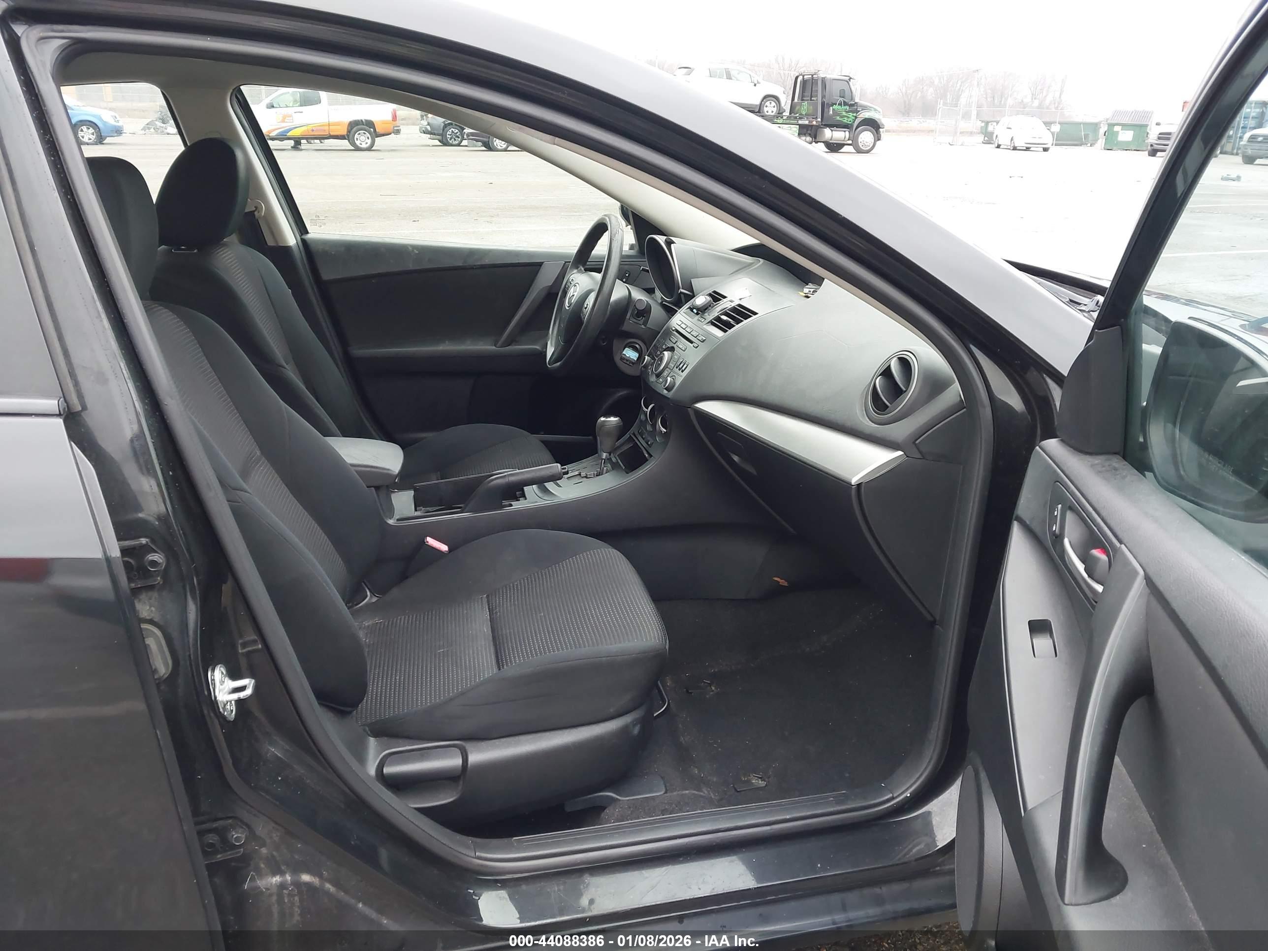 MAZDA MAZDA3 image 5