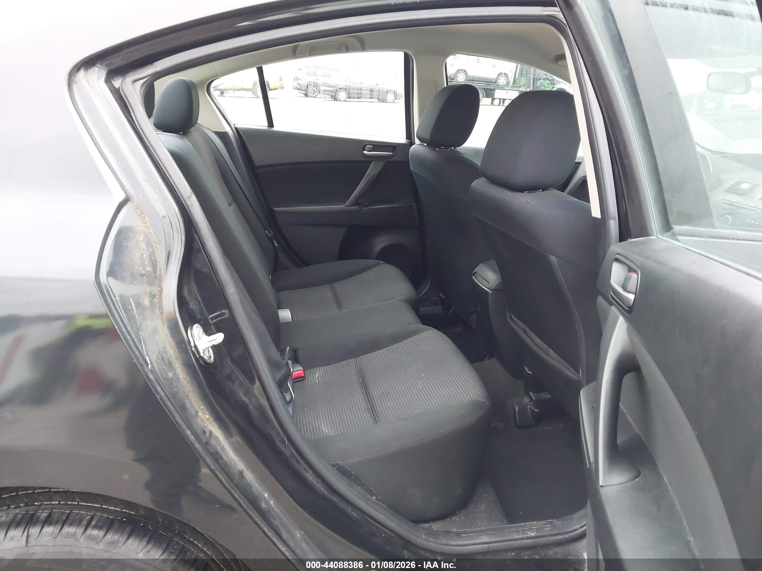 MAZDA MAZDA3 image 8