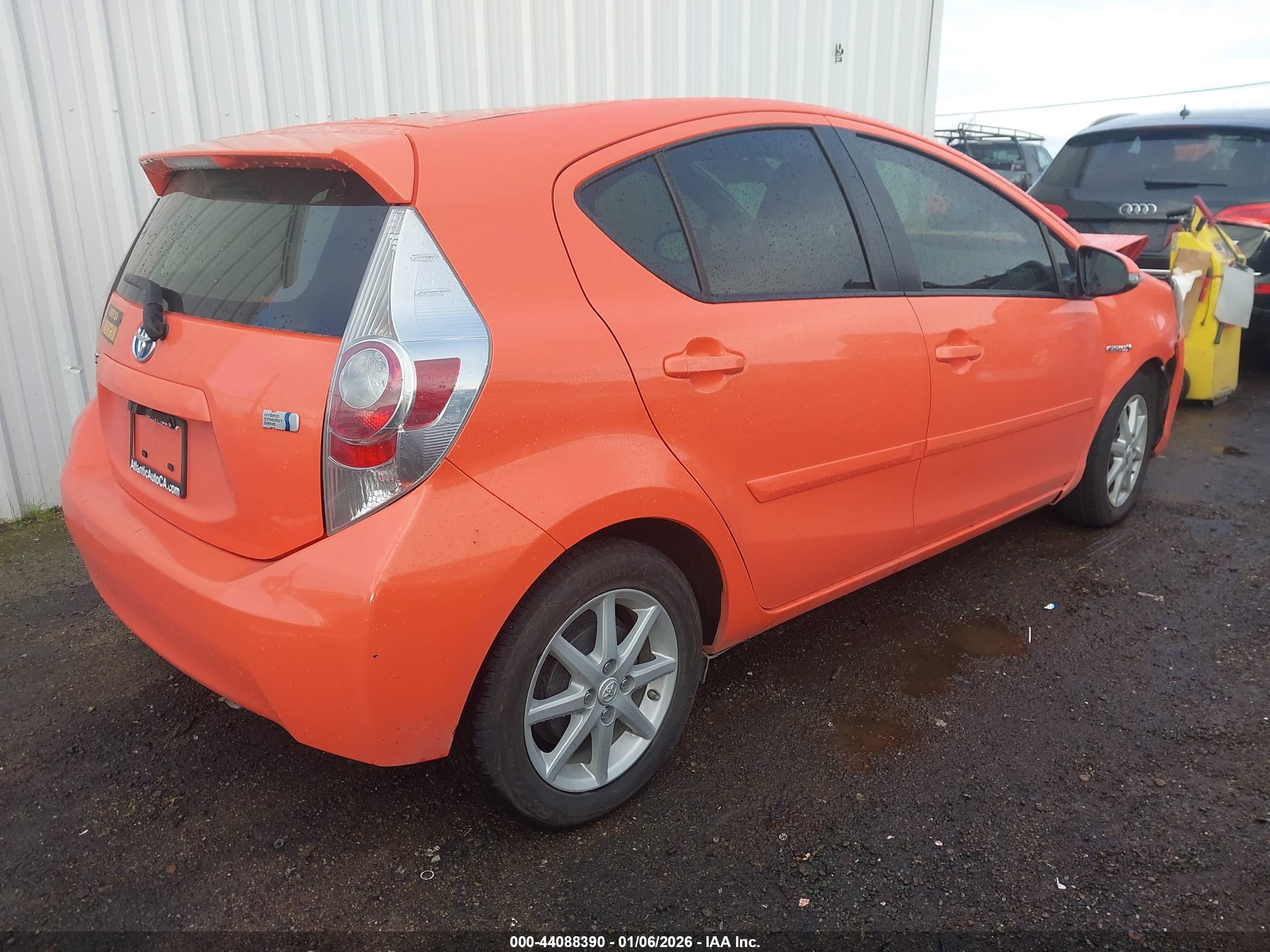 TOYOTA PRIUS image 4