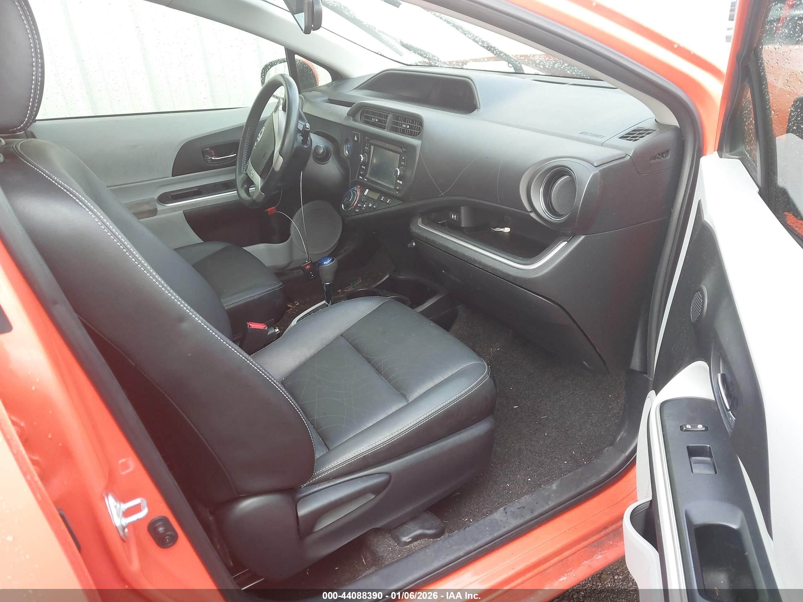 TOYOTA PRIUS image 5