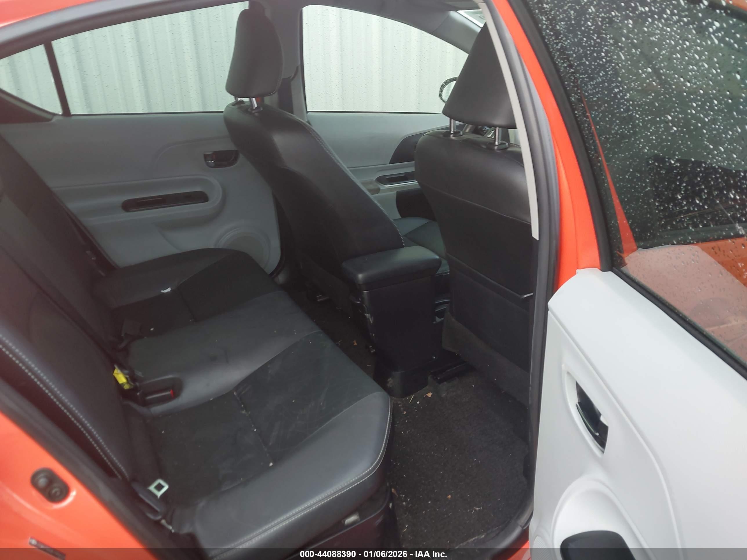 TOYOTA PRIUS image 8