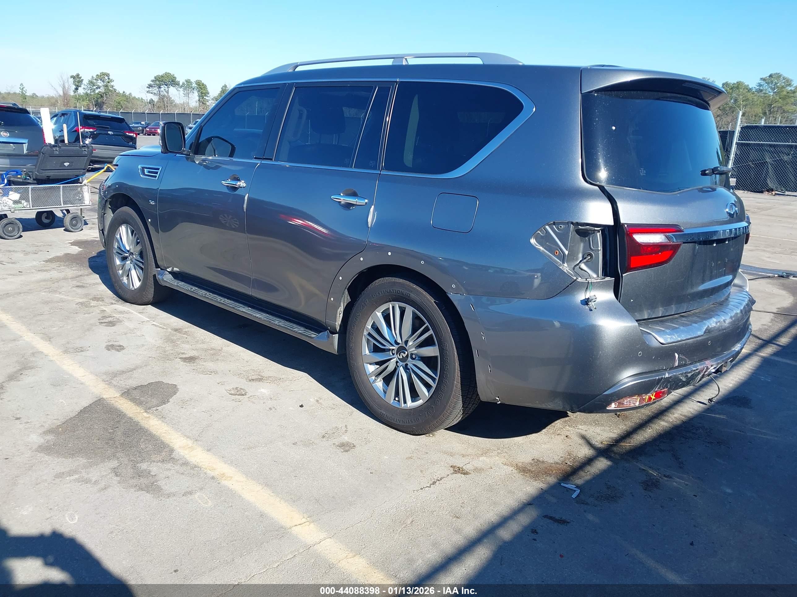 INFINITI QX80 image 3