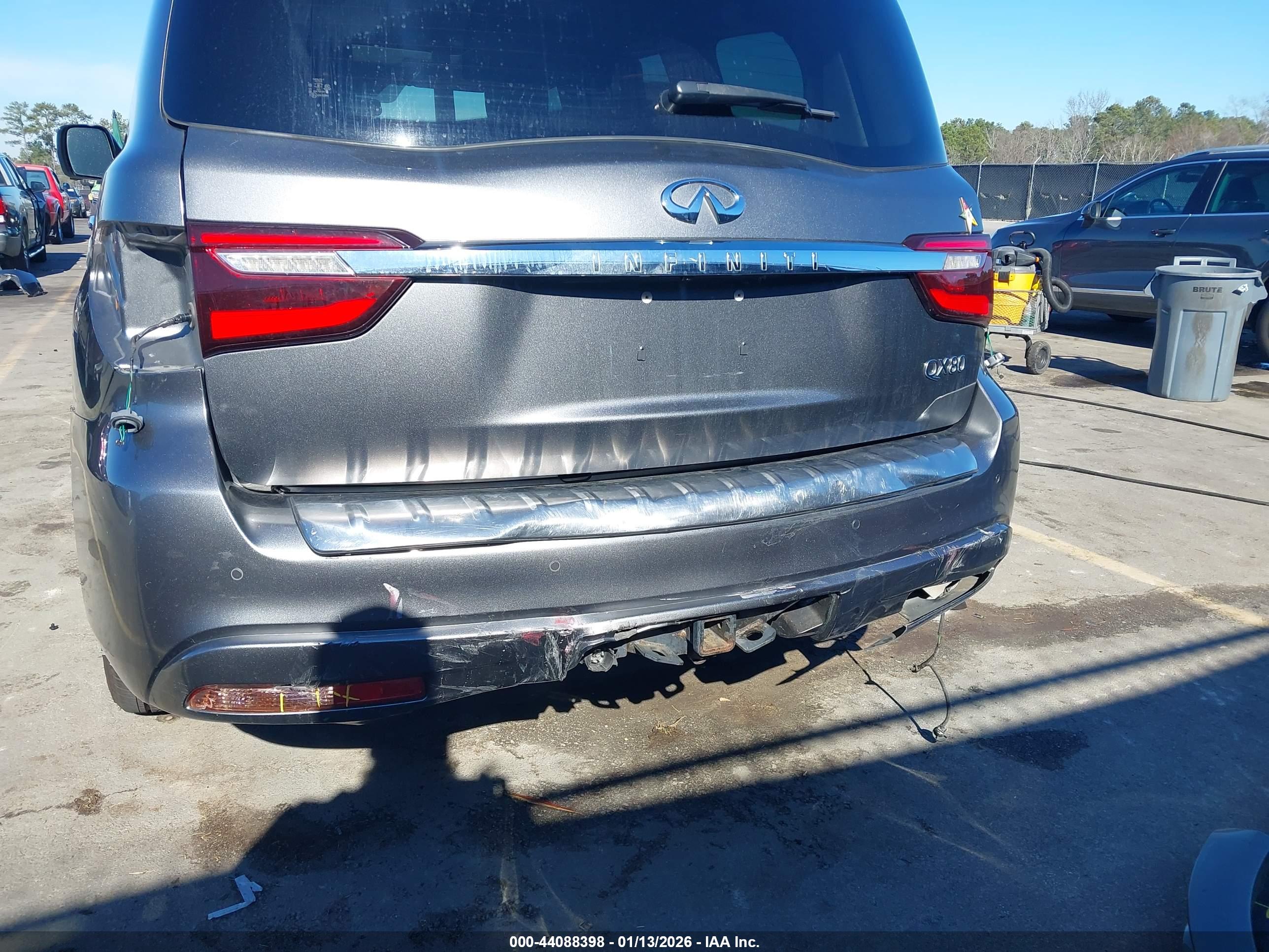 INFINITI QX80 image 6
