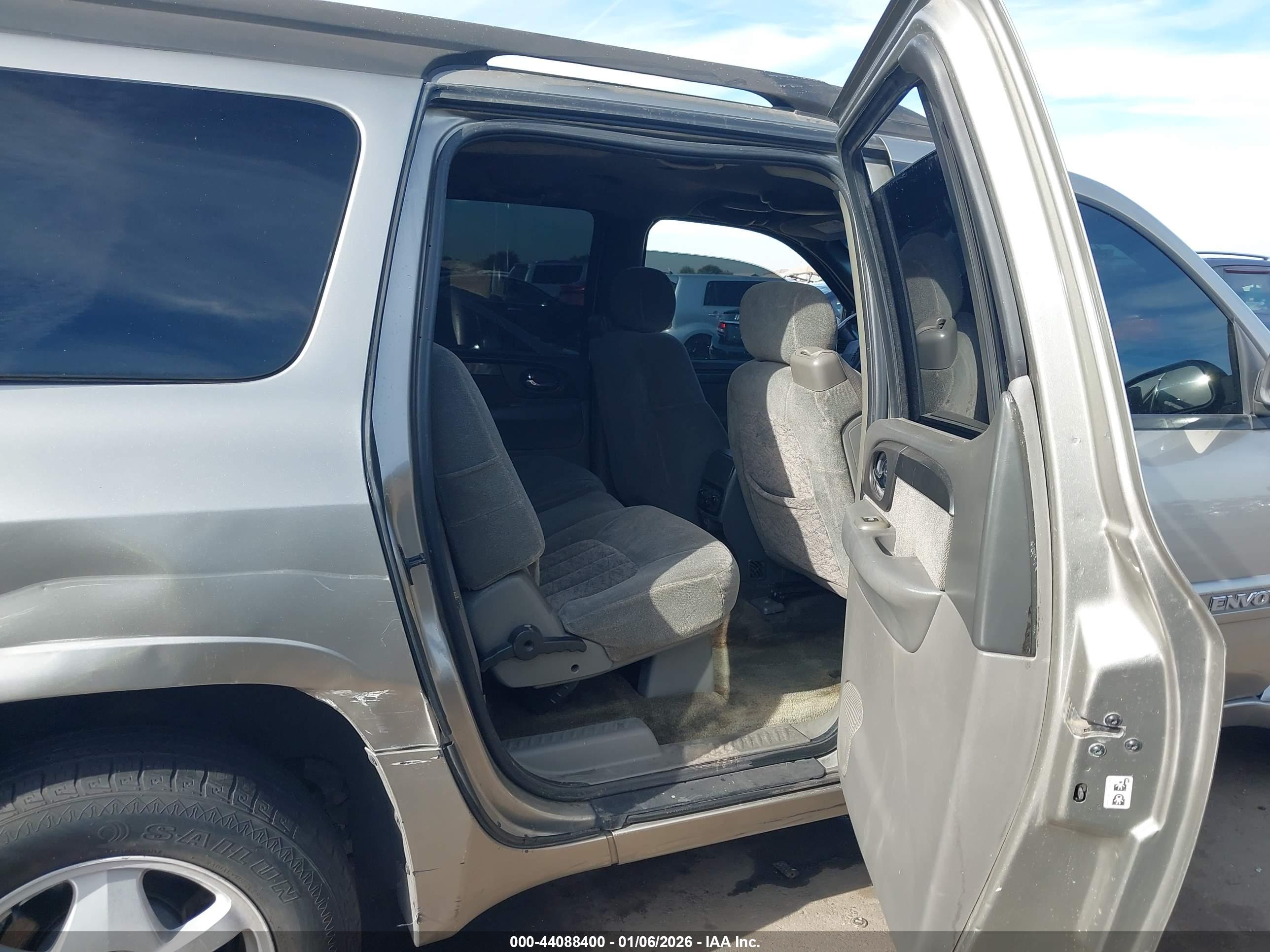 GMC ENVOY image 8
