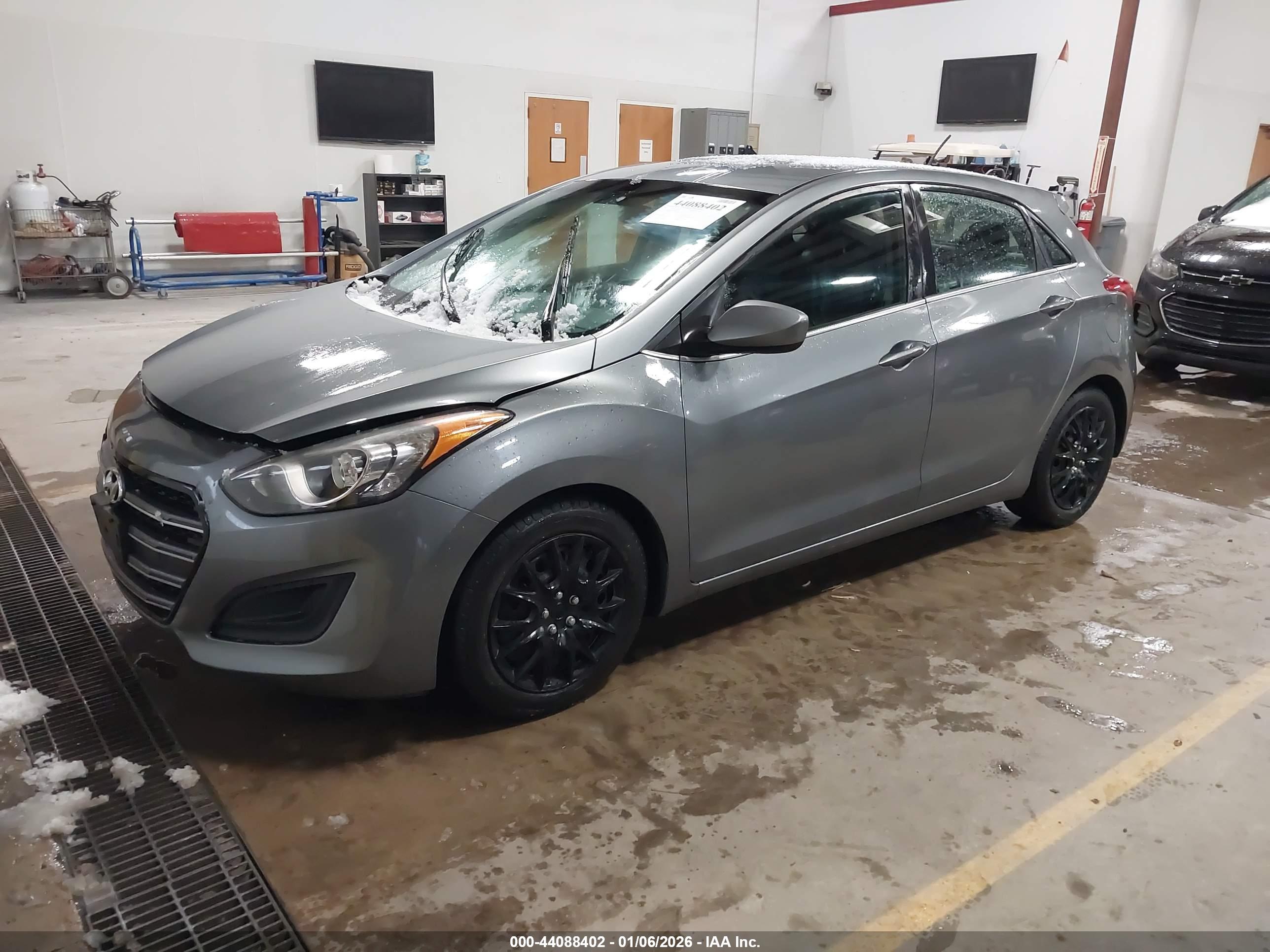 HYUNDAI ELANTRA image 2