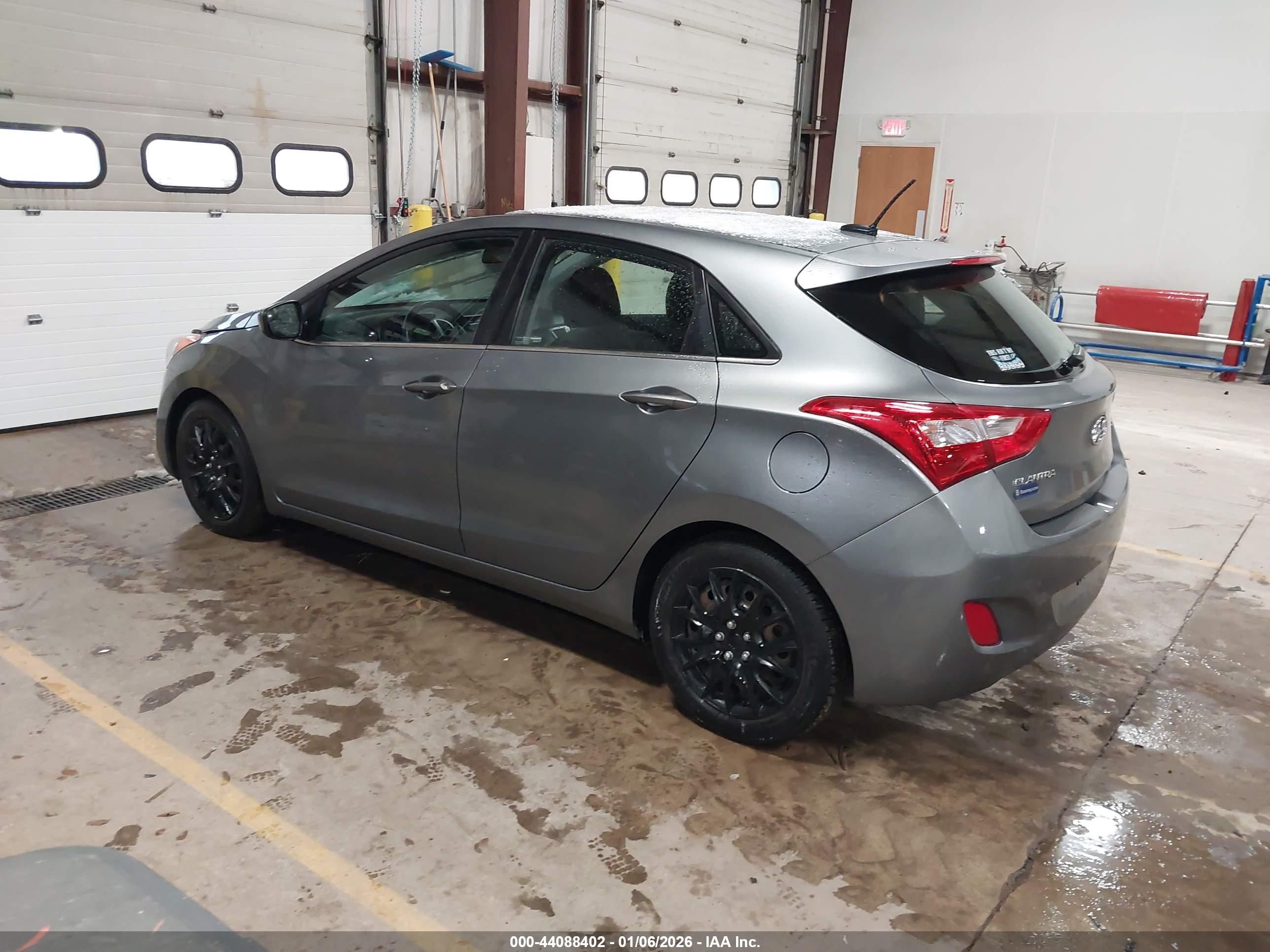 HYUNDAI ELANTRA image 3
