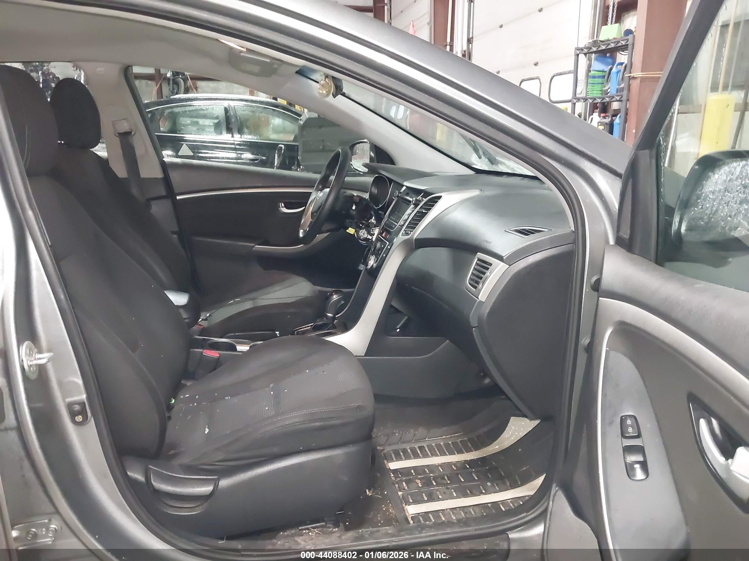 HYUNDAI ELANTRA image 5