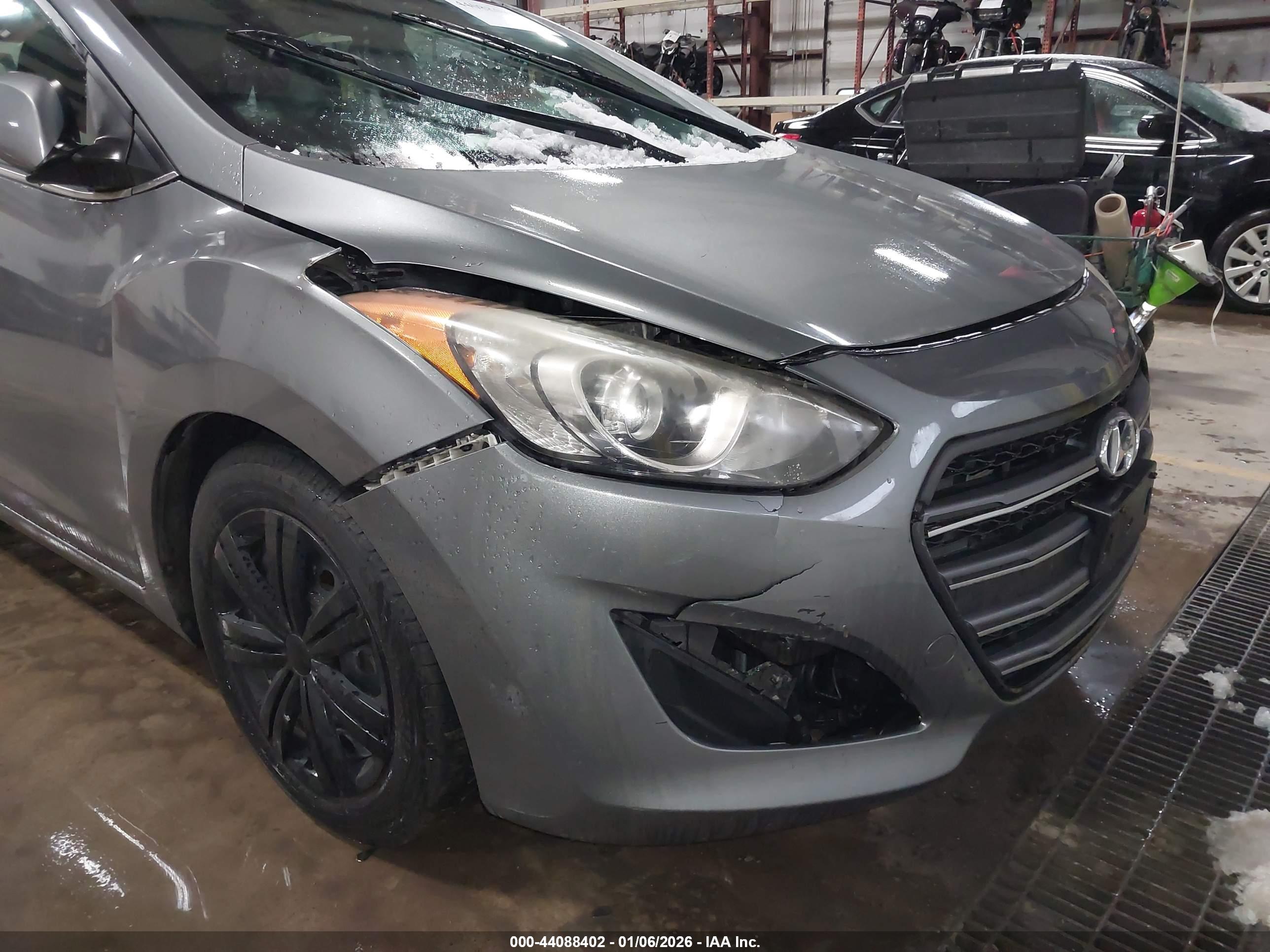 HYUNDAI ELANTRA image 6