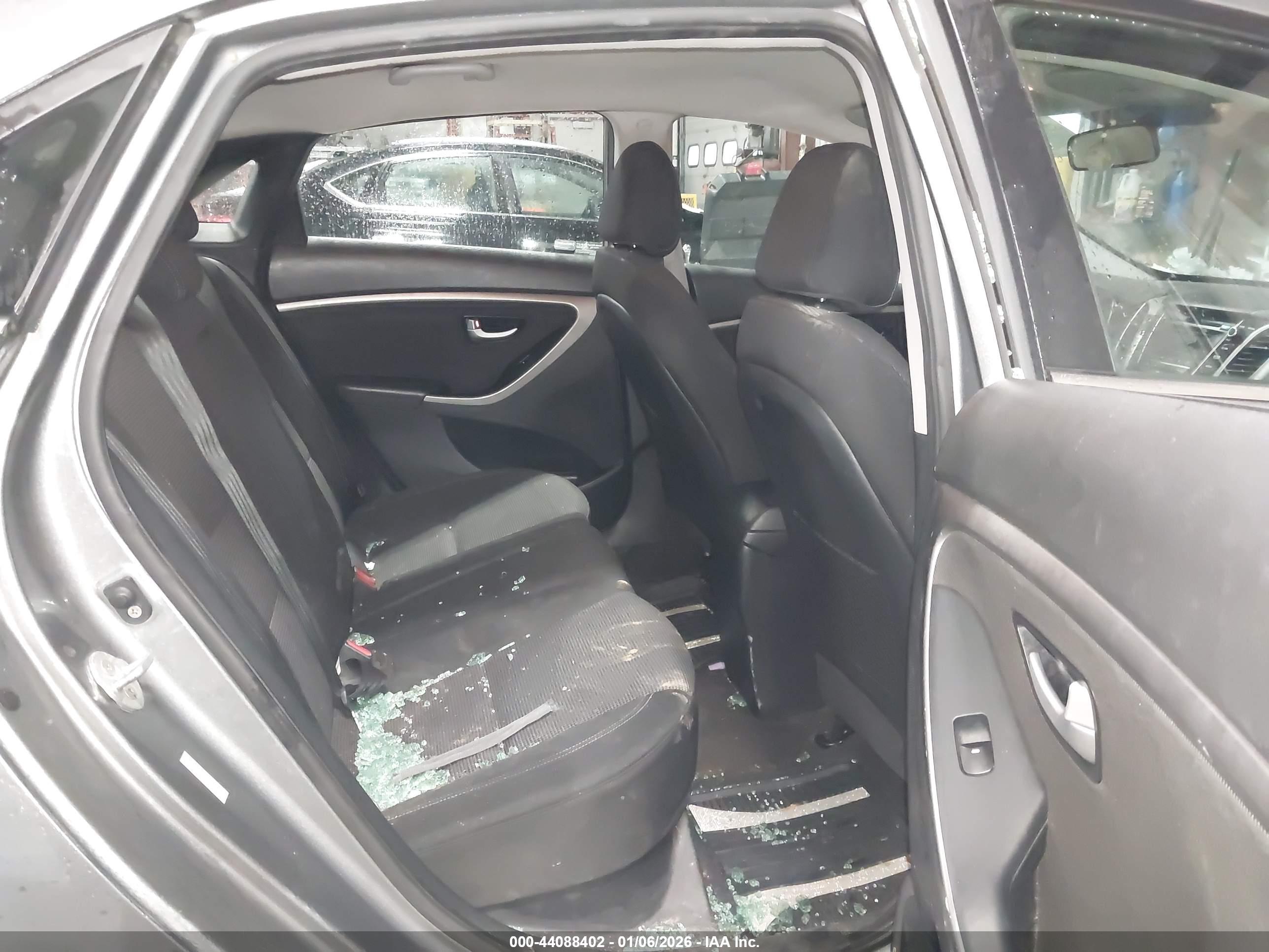 HYUNDAI ELANTRA image 8