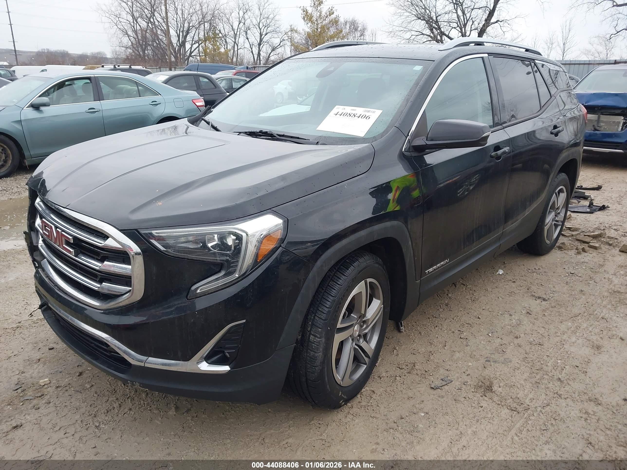 GMC TERRAIN image 2