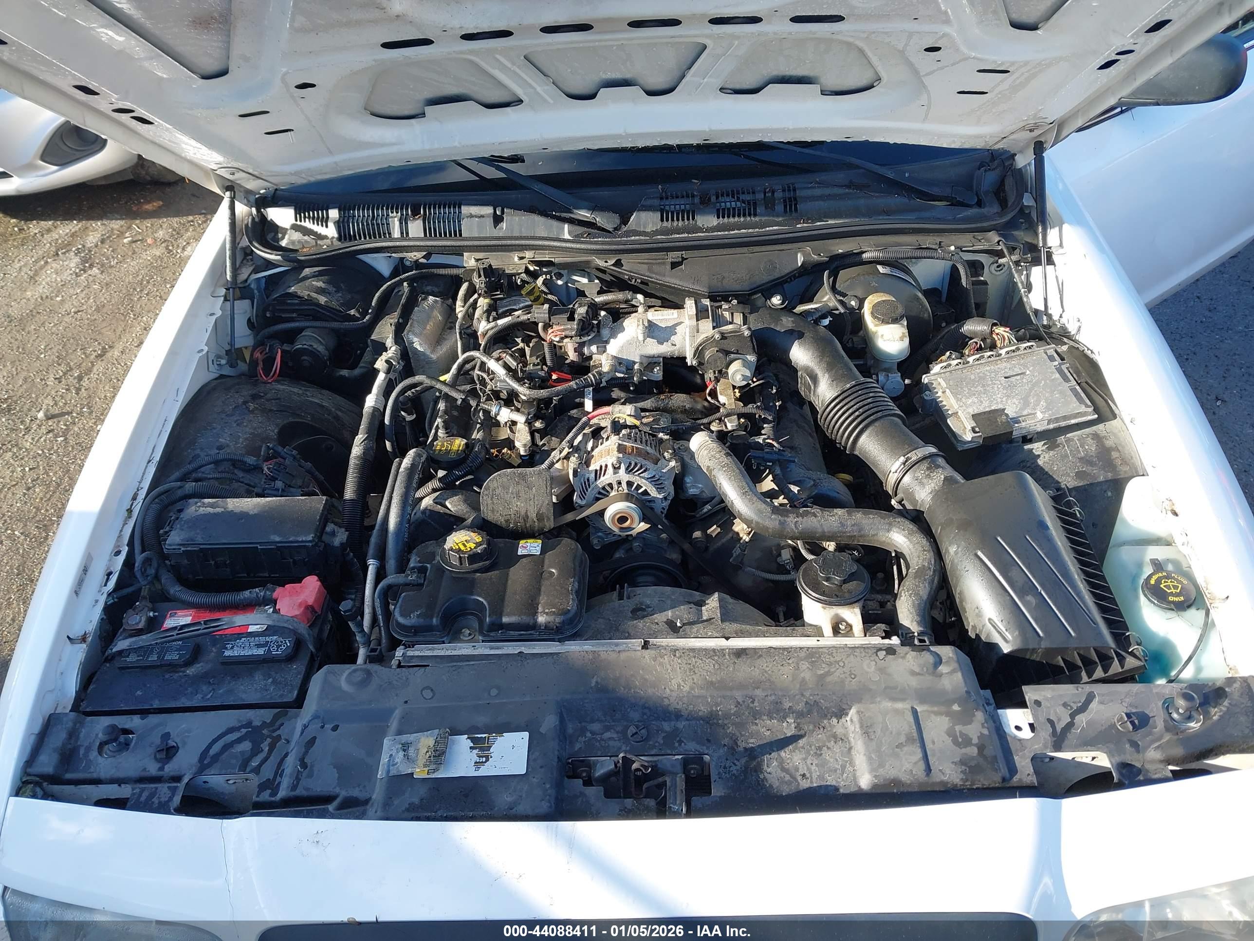 FORD CROWN image 10