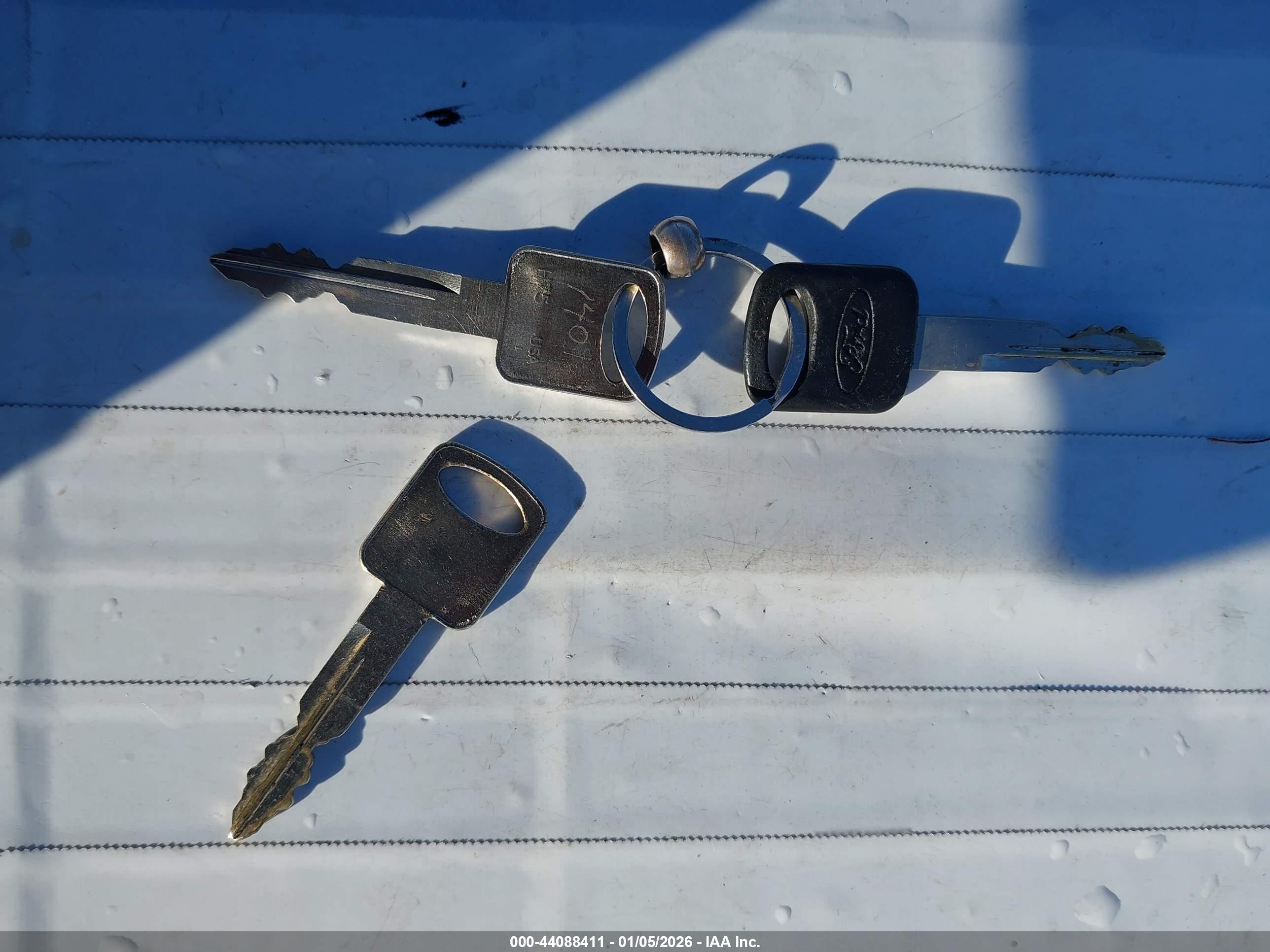 FORD CROWN image 11