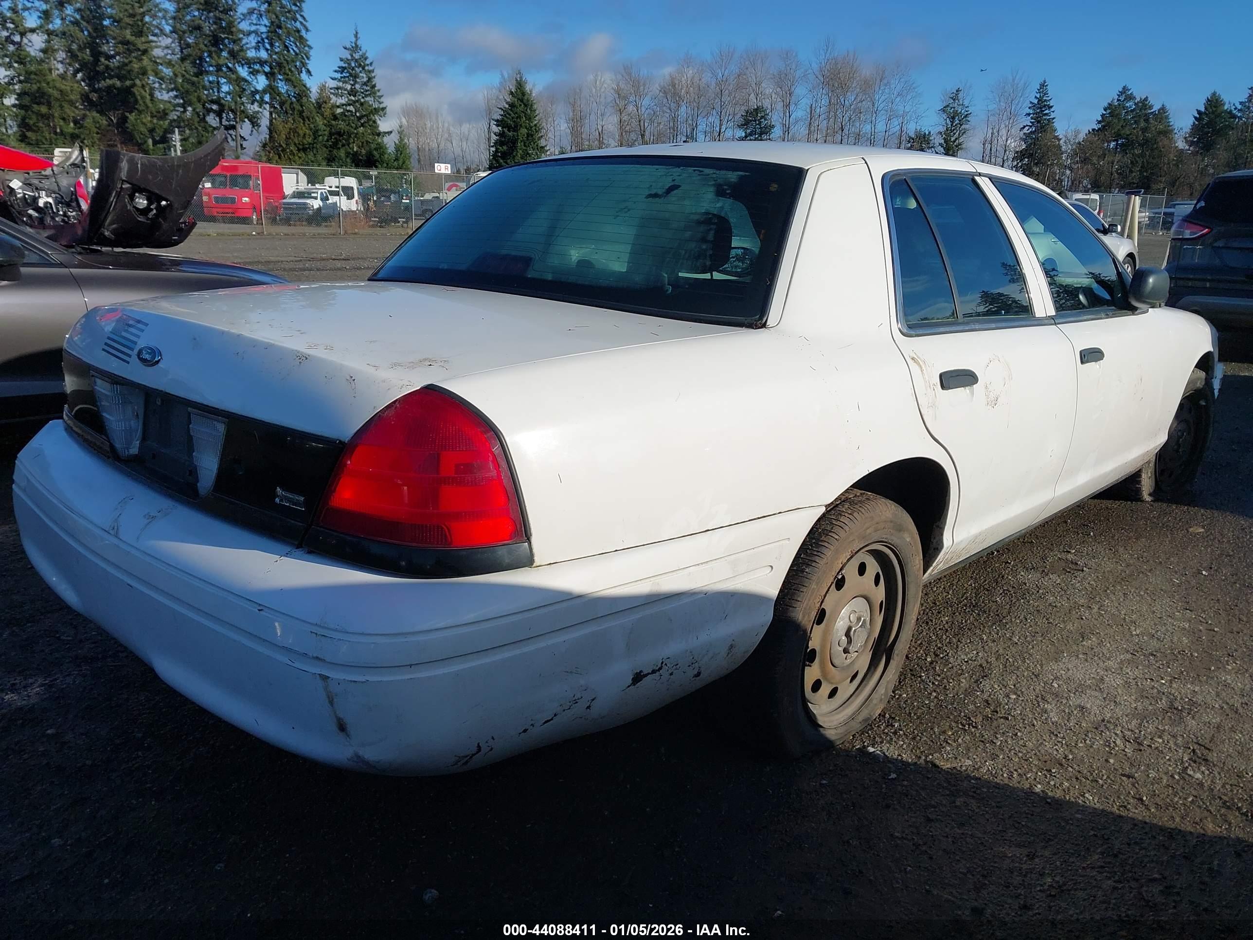 FORD CROWN image 4