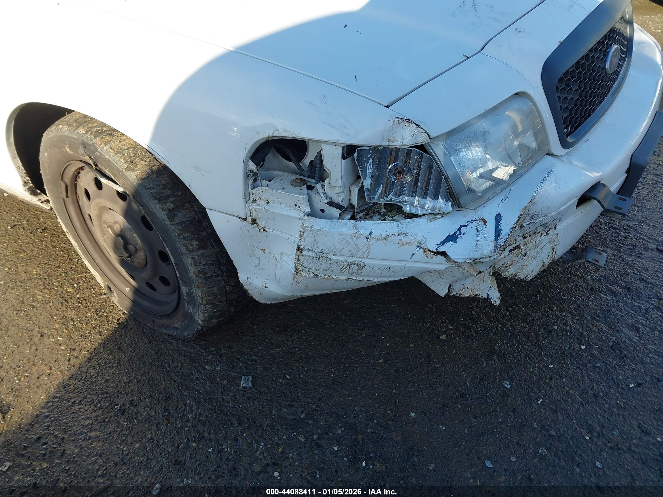 FORD CROWN image 6