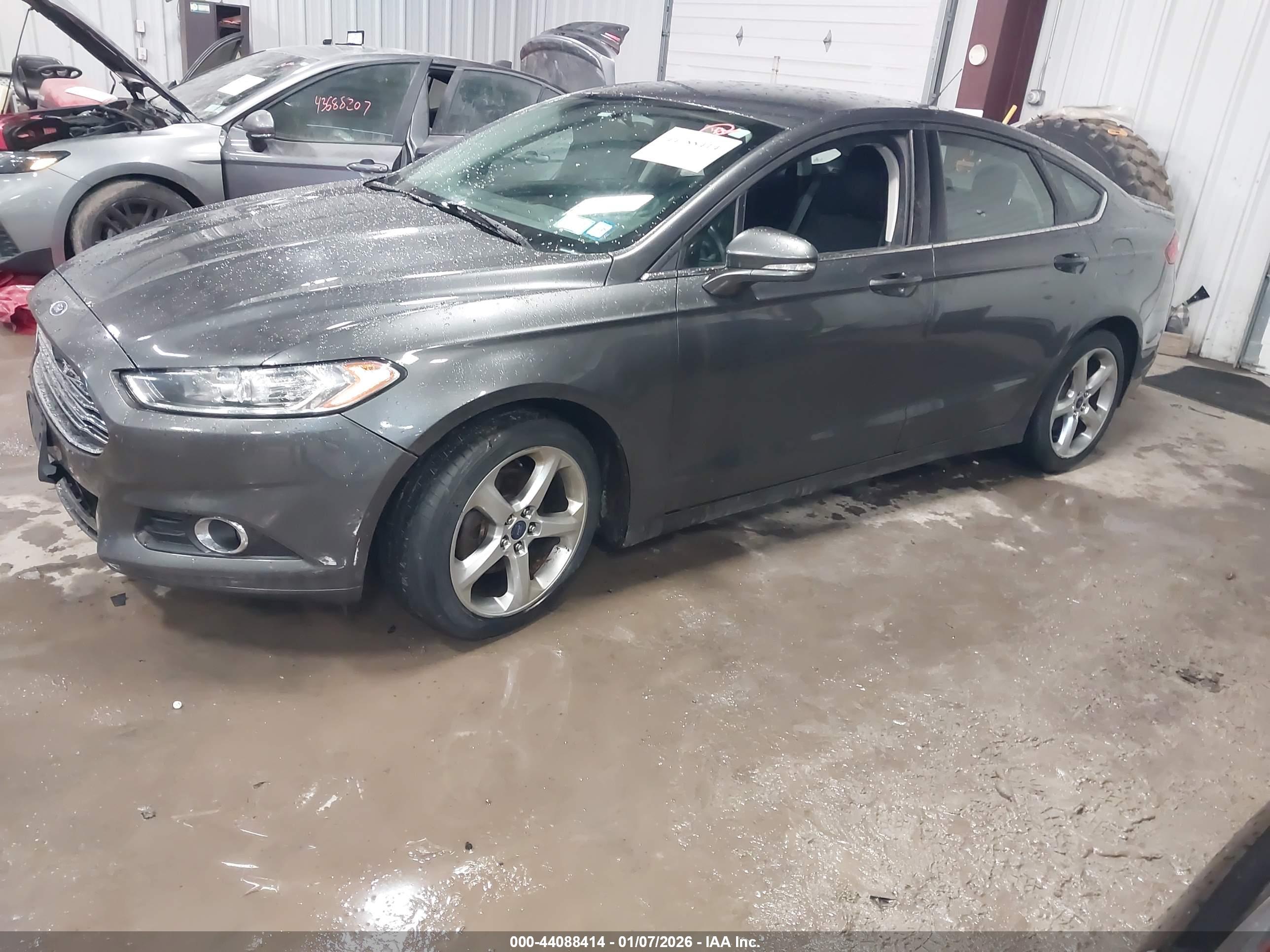 FORD FUSION image 2