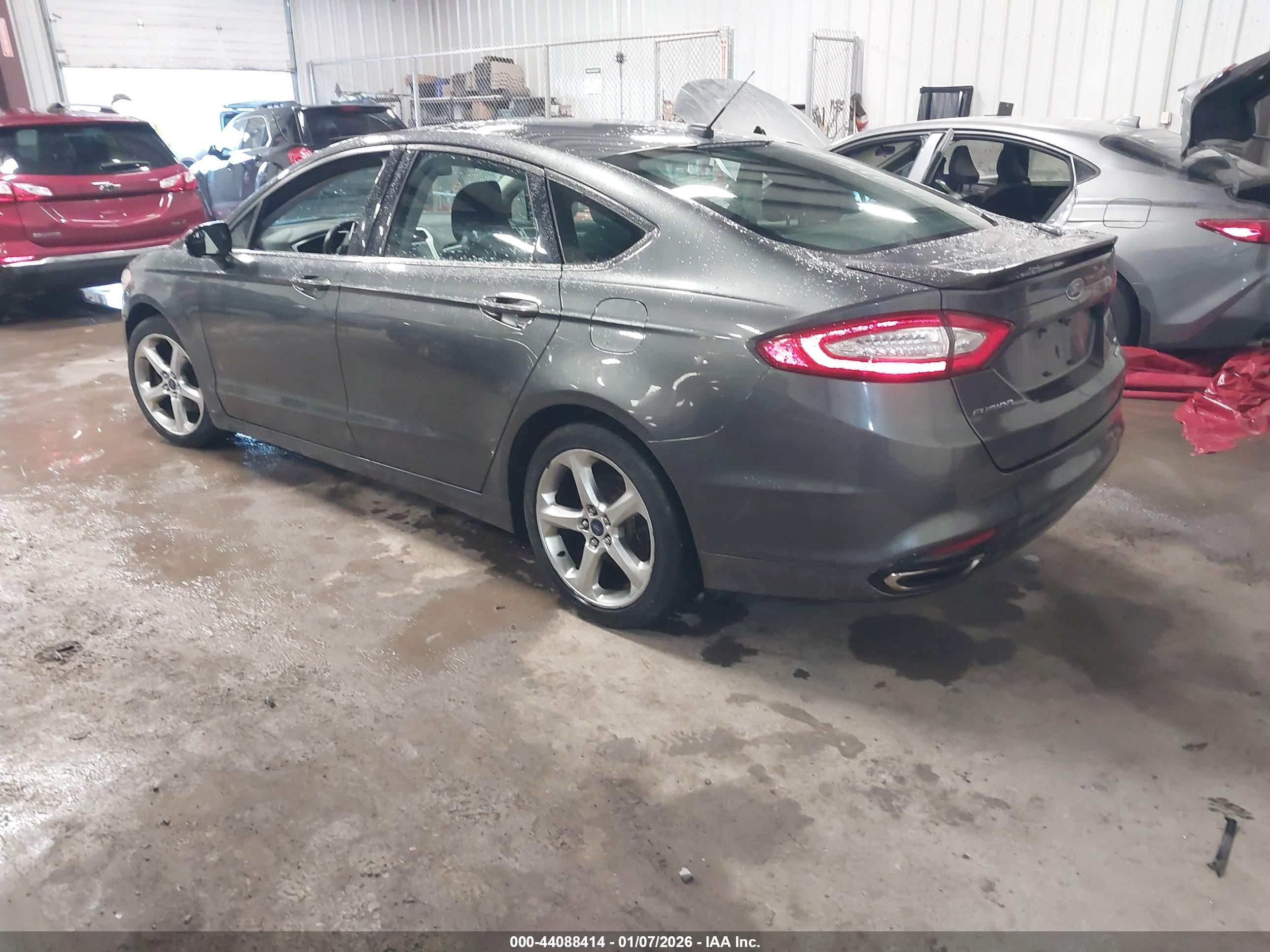FORD FUSION image 3