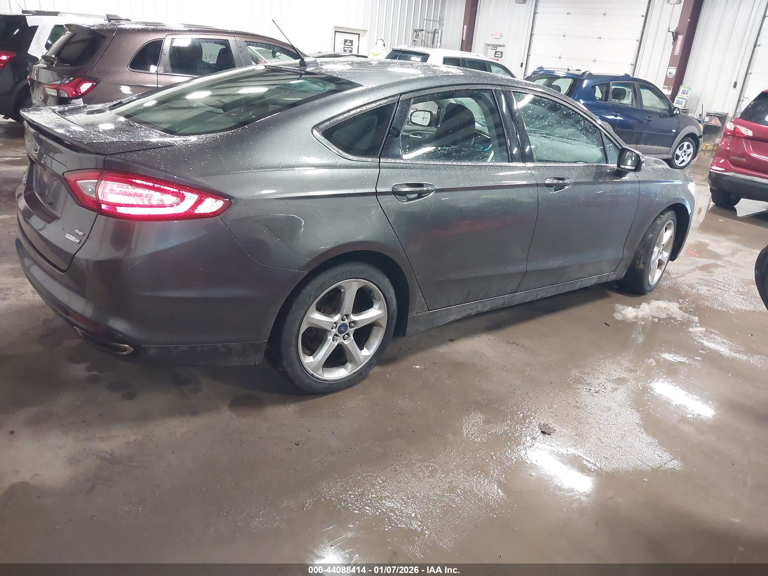 FORD FUSION image 4