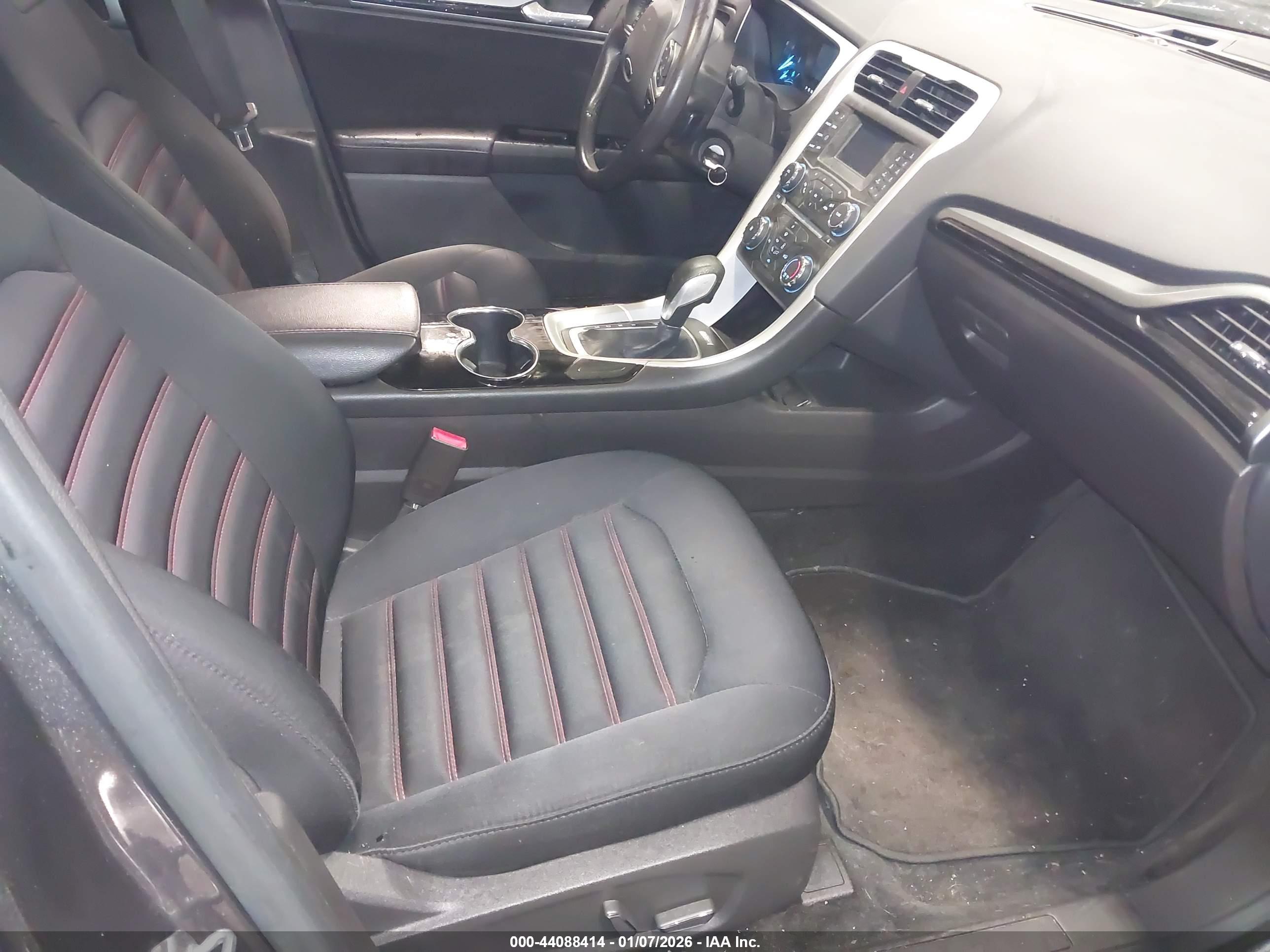 FORD FUSION image 5