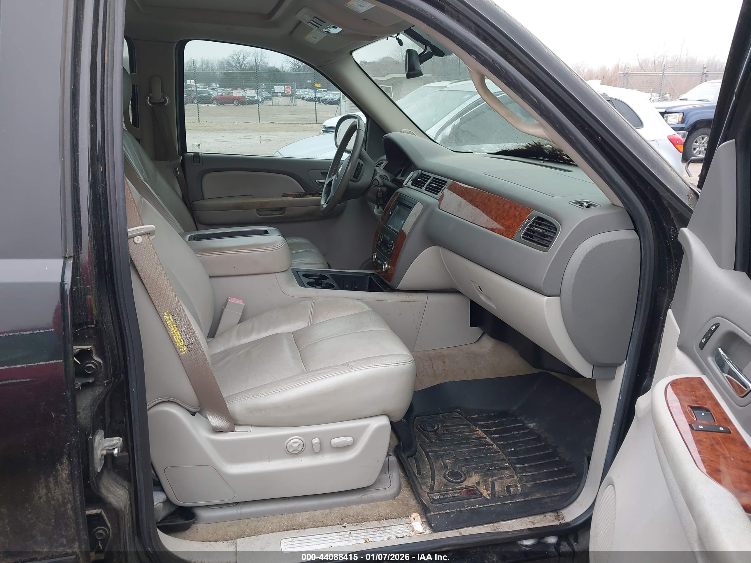 CHEVROLET TAHOE image 5
