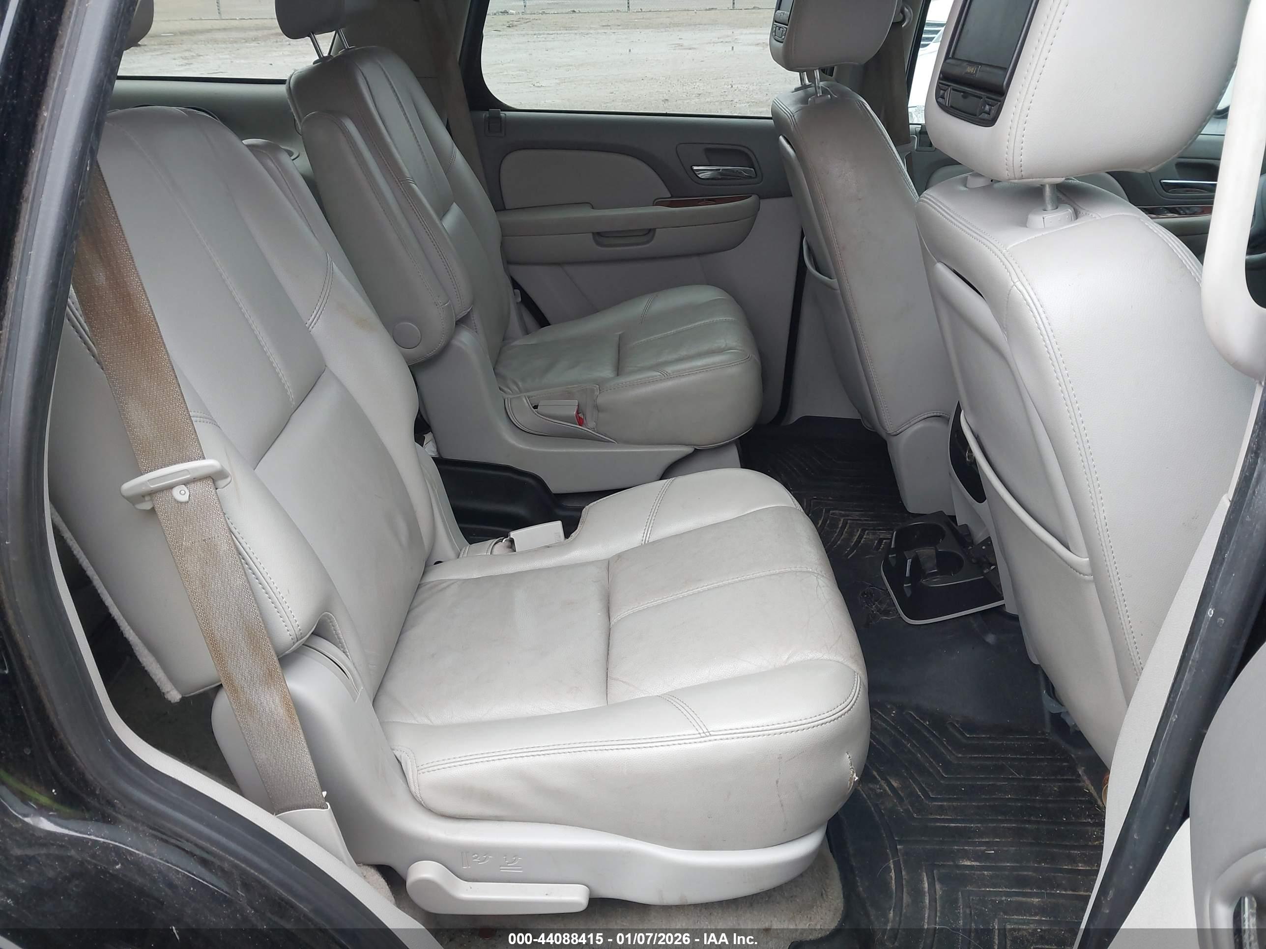 CHEVROLET TAHOE image 8
