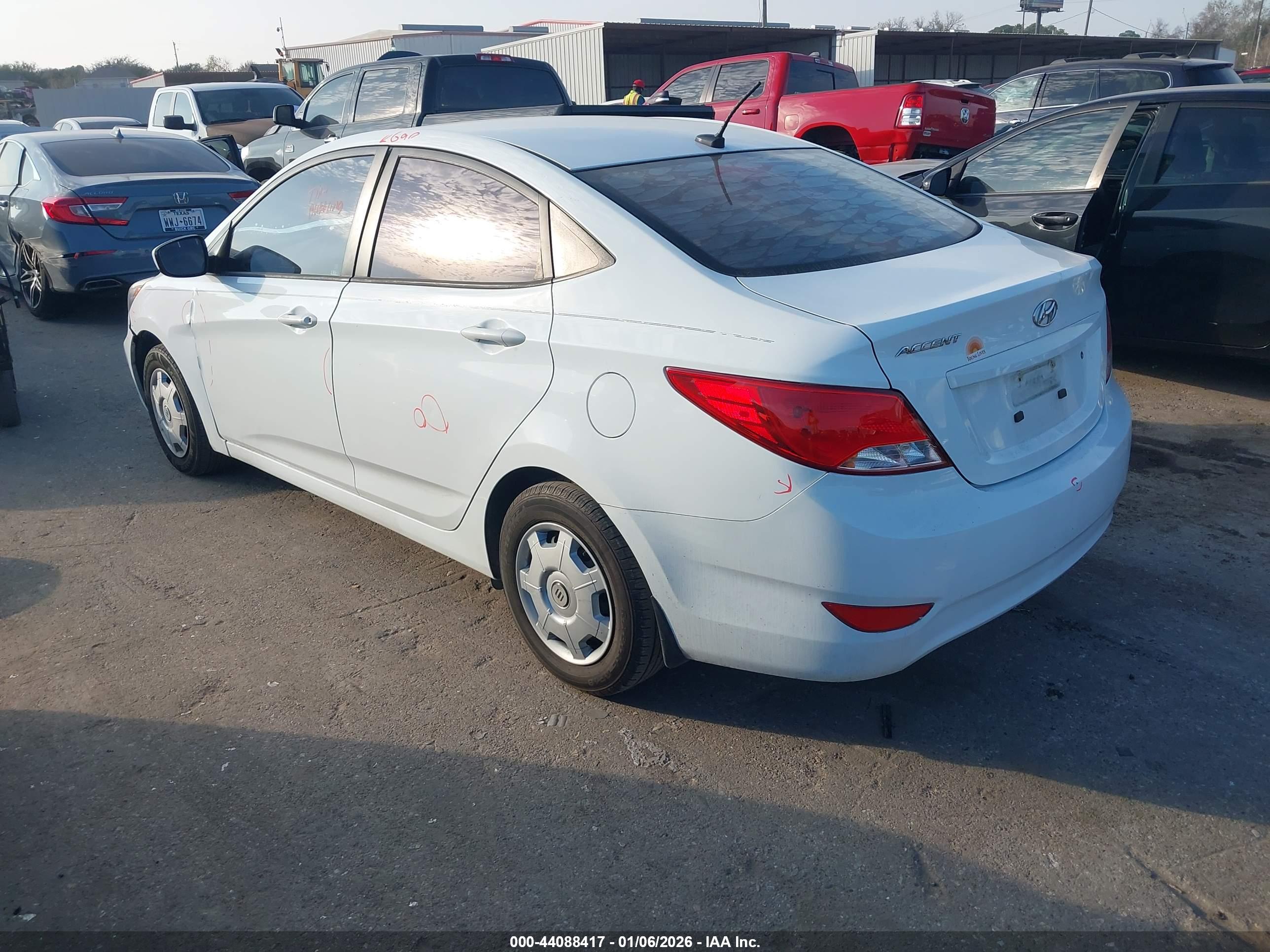 HYUNDAI ACCENT image 3