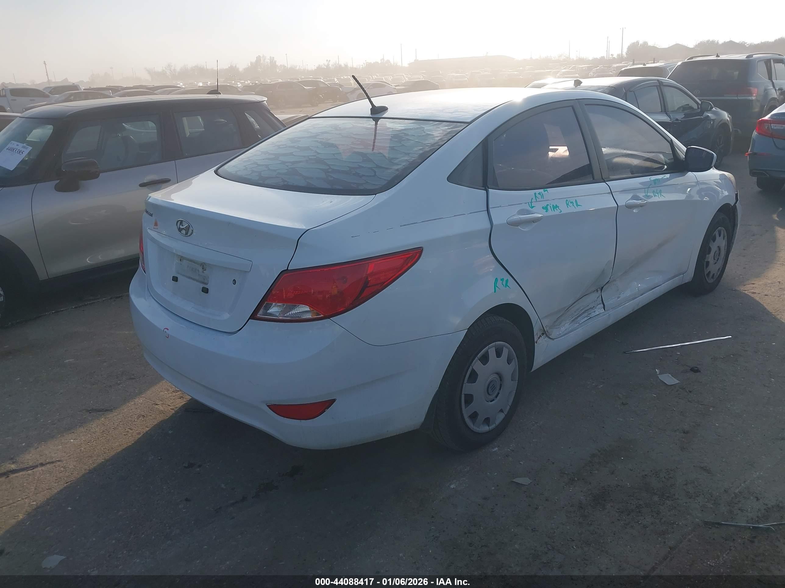 HYUNDAI ACCENT image 4