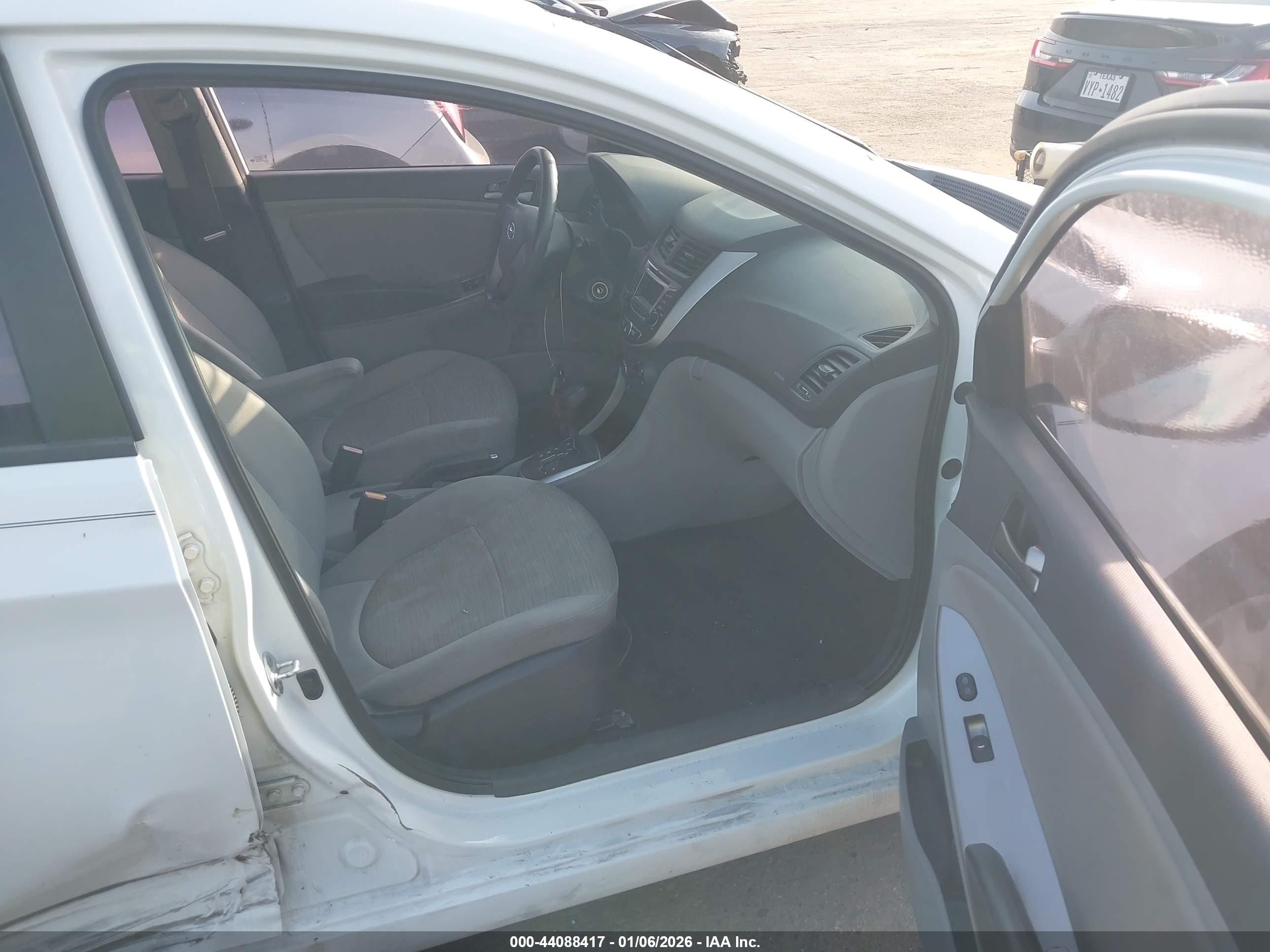 HYUNDAI ACCENT image 5
